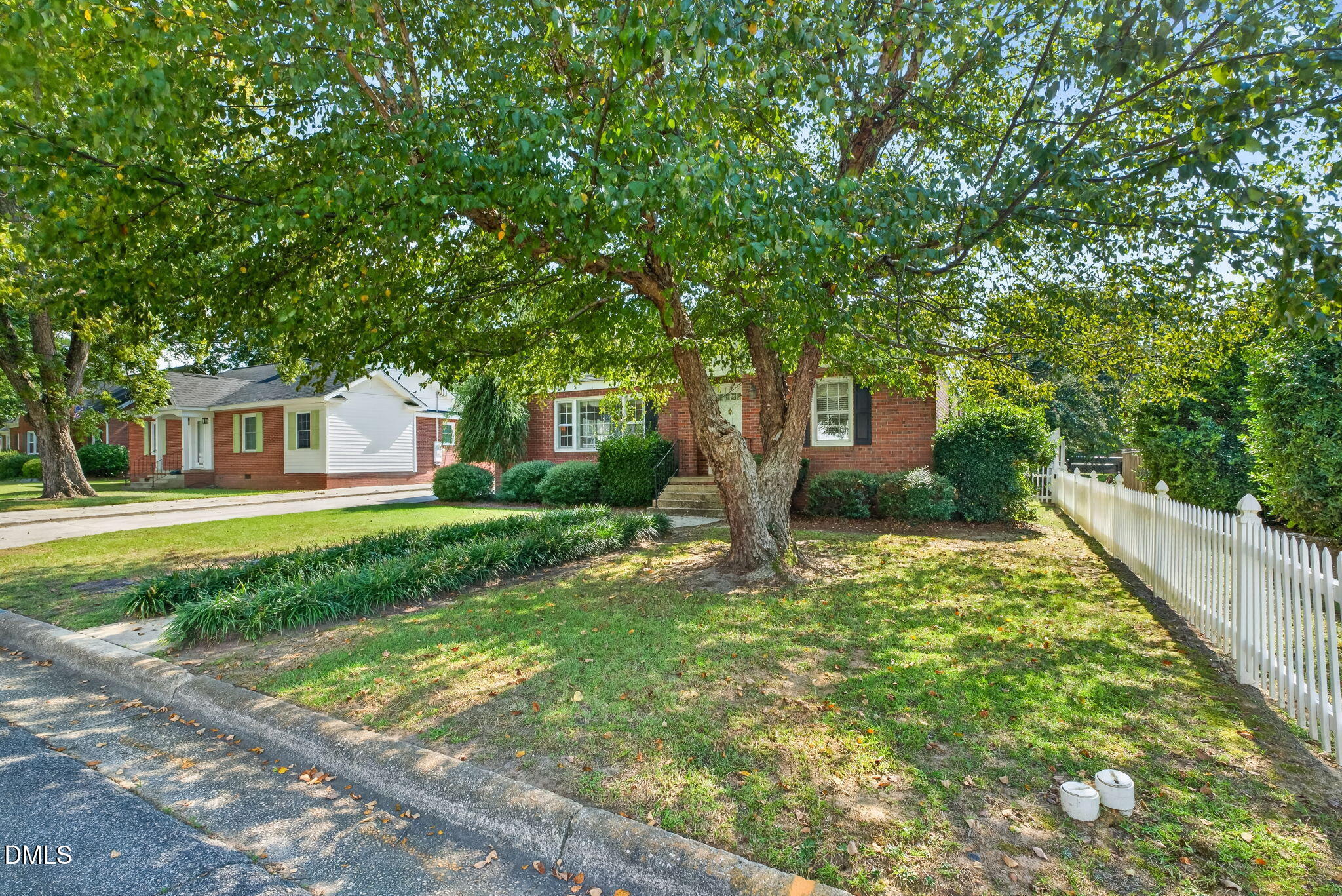 807 W Carr Street Property Photo 4