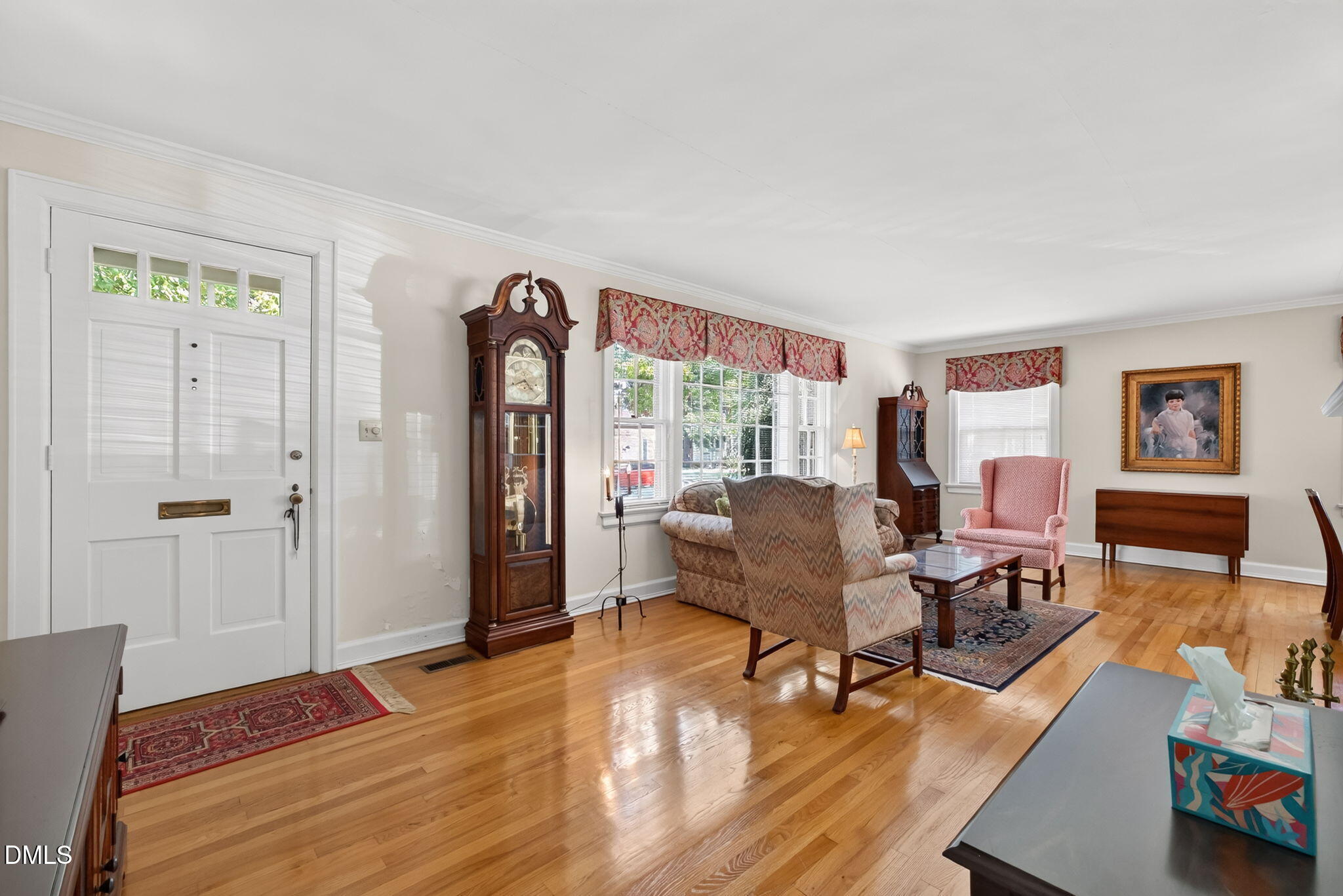 807 W Carr Street Property Photo 5