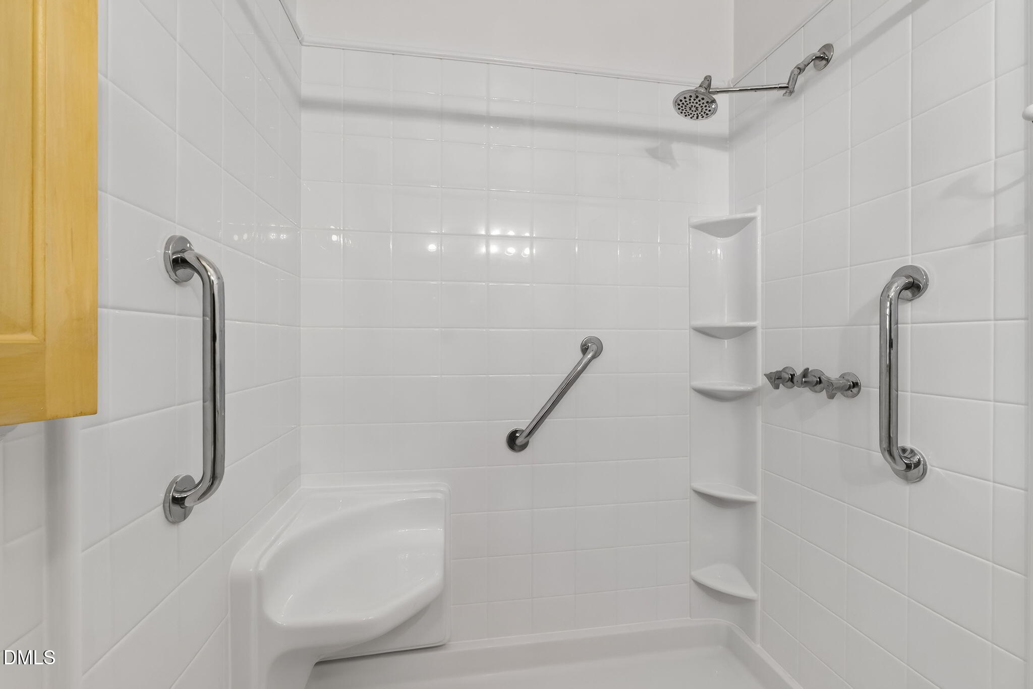 807 W Carr Street Property Photo 23