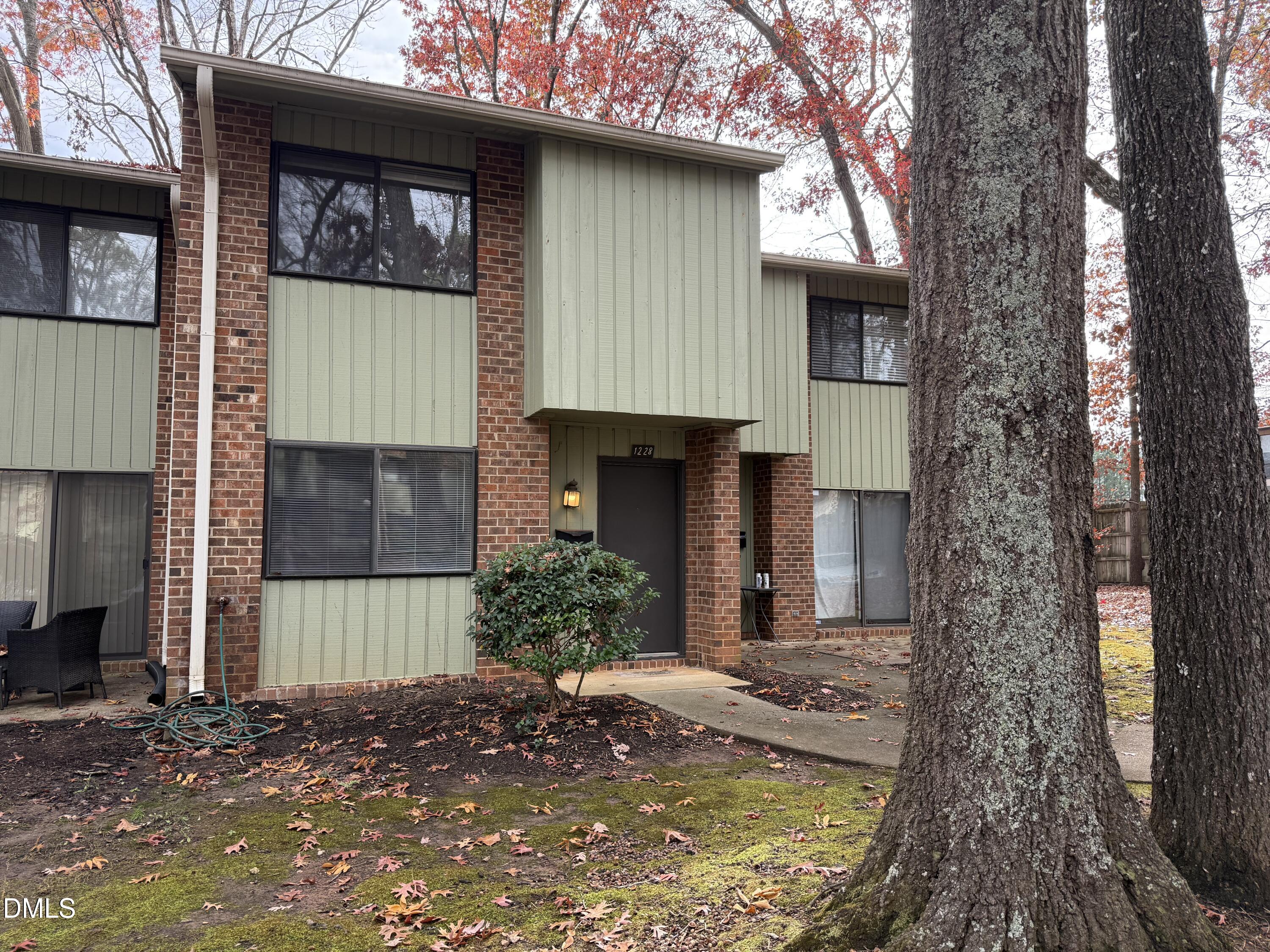 1228 Teakwood Place Property Photo 2