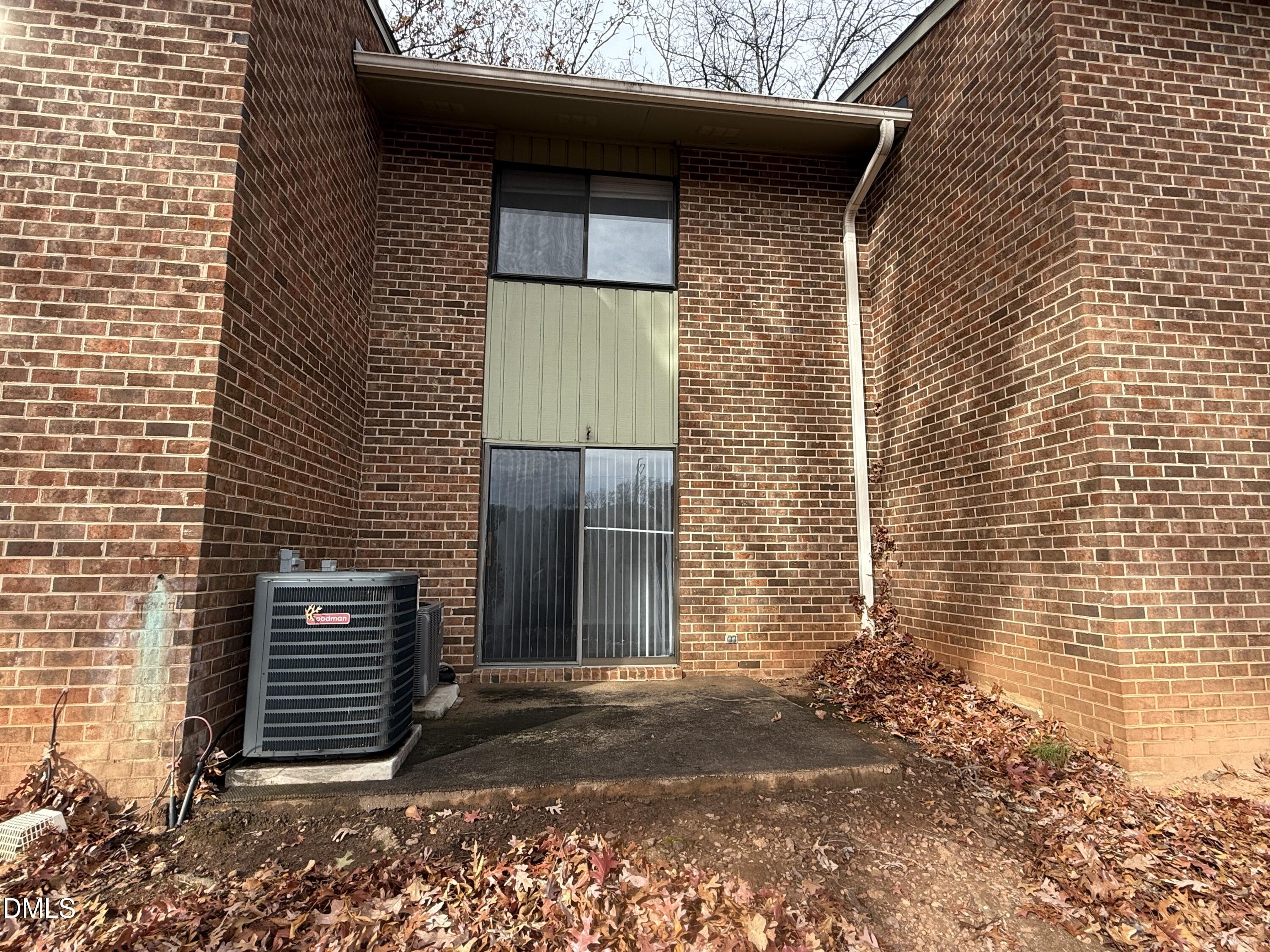 1228 Teakwood Place Property Photo 3
