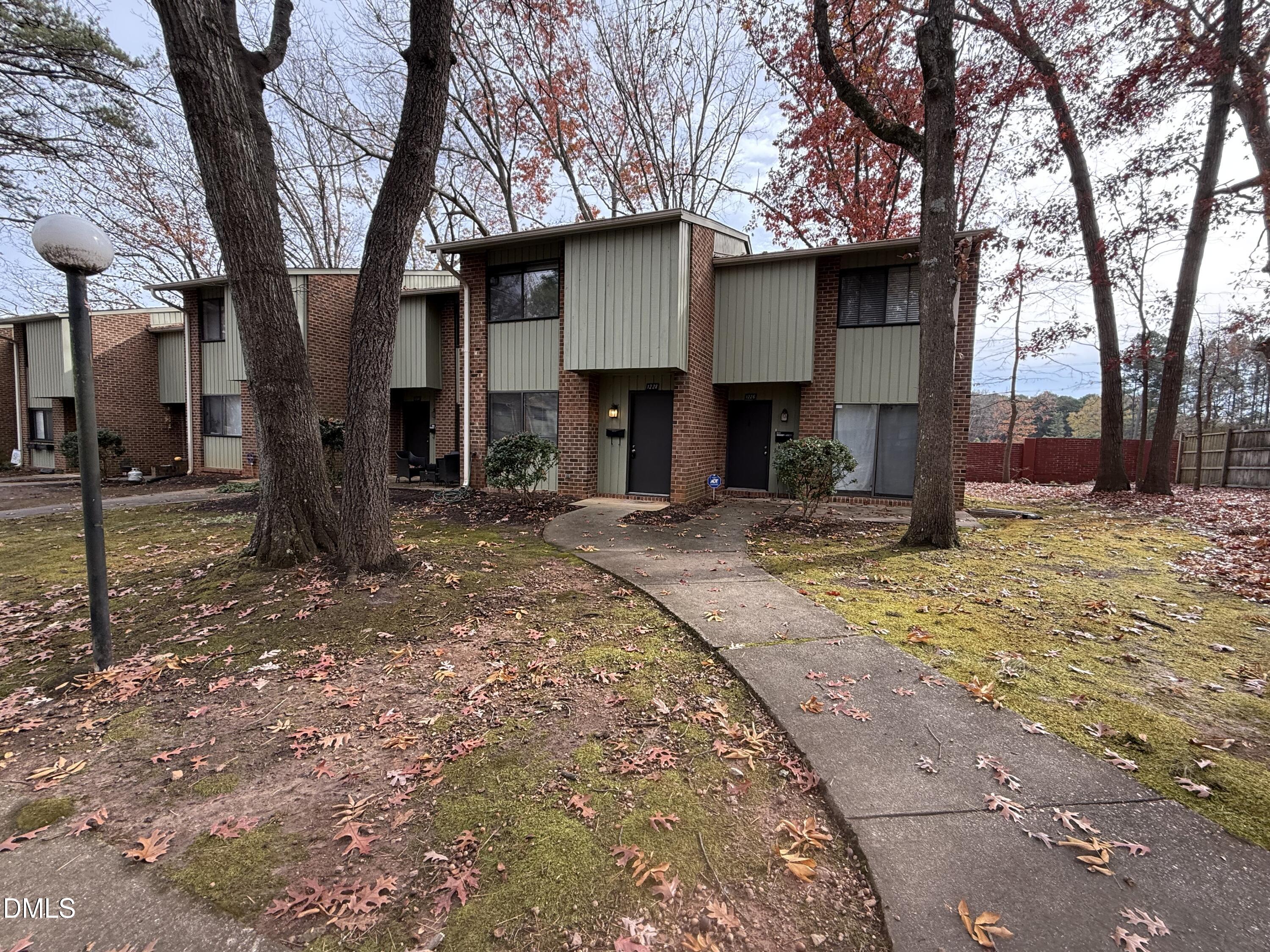 1228 Teakwood Place Property Photo 4