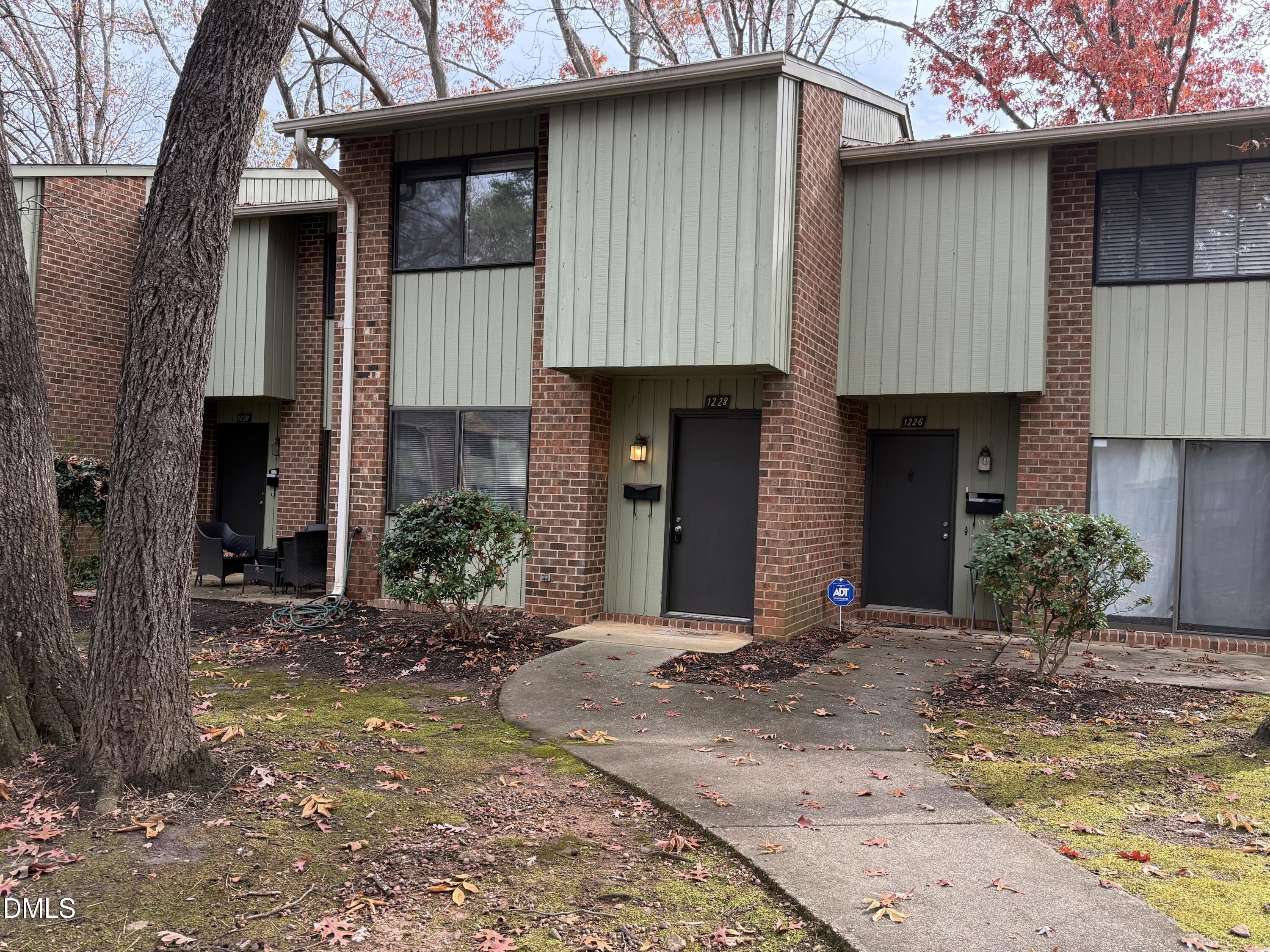 1228 Teakwood Place Property Photo 5
