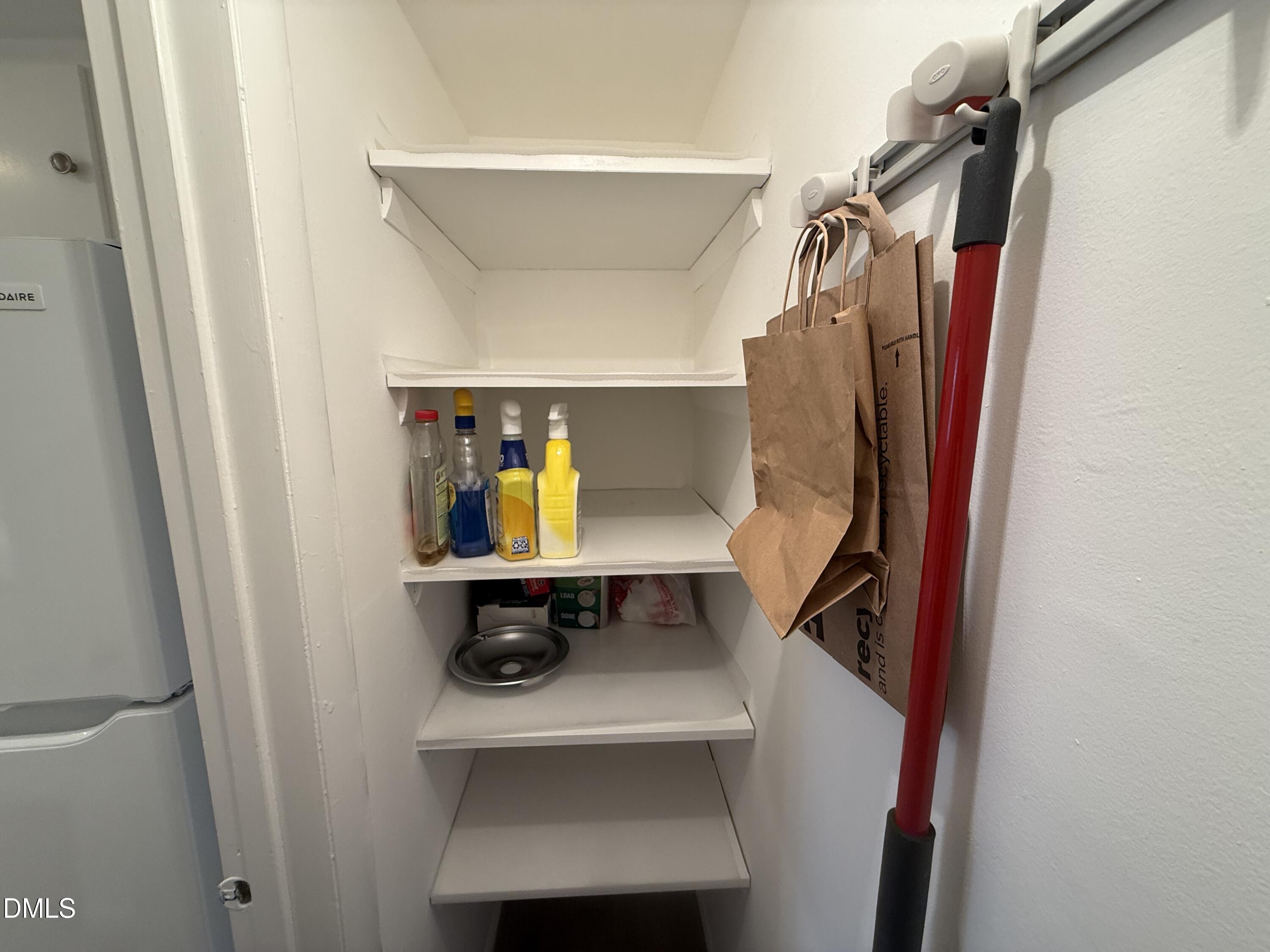 1228 Teakwood Place Property Photo 9