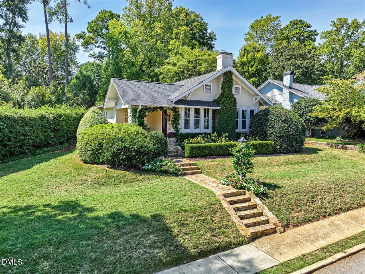 2211 Creston Road Property Photo 1