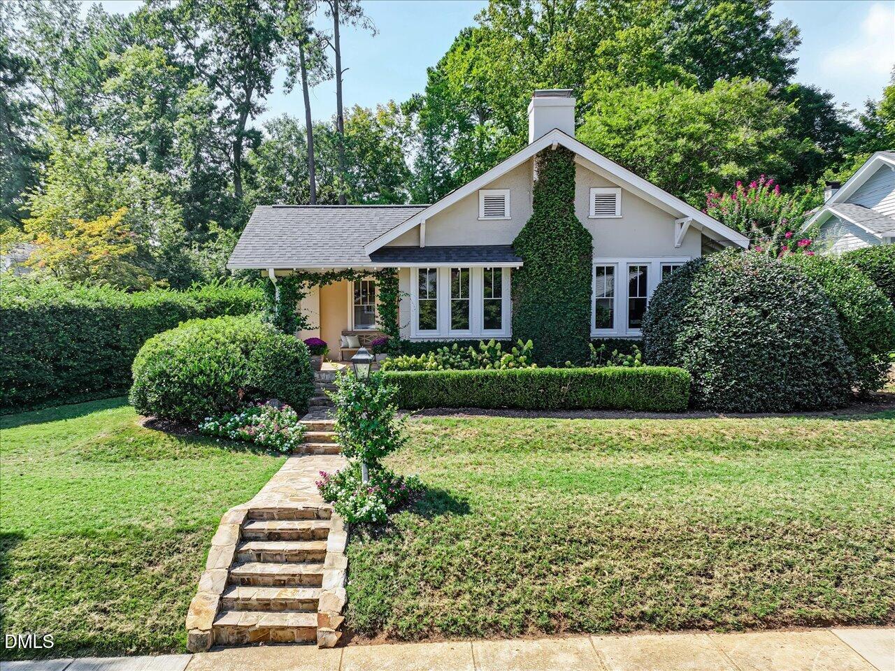 2211 Creston Road Property Photo 2