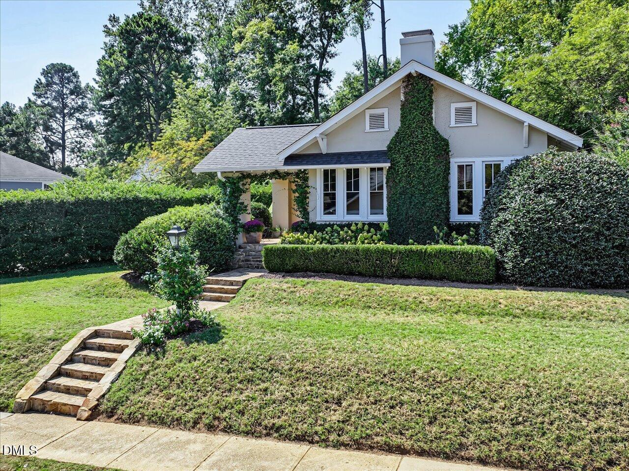 2211 Creston Road Property Photo 3