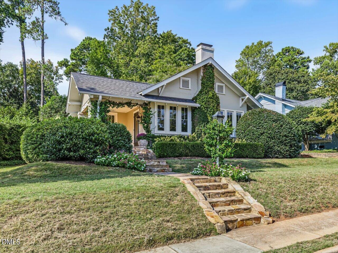 2211 Creston Road Property Photo 4