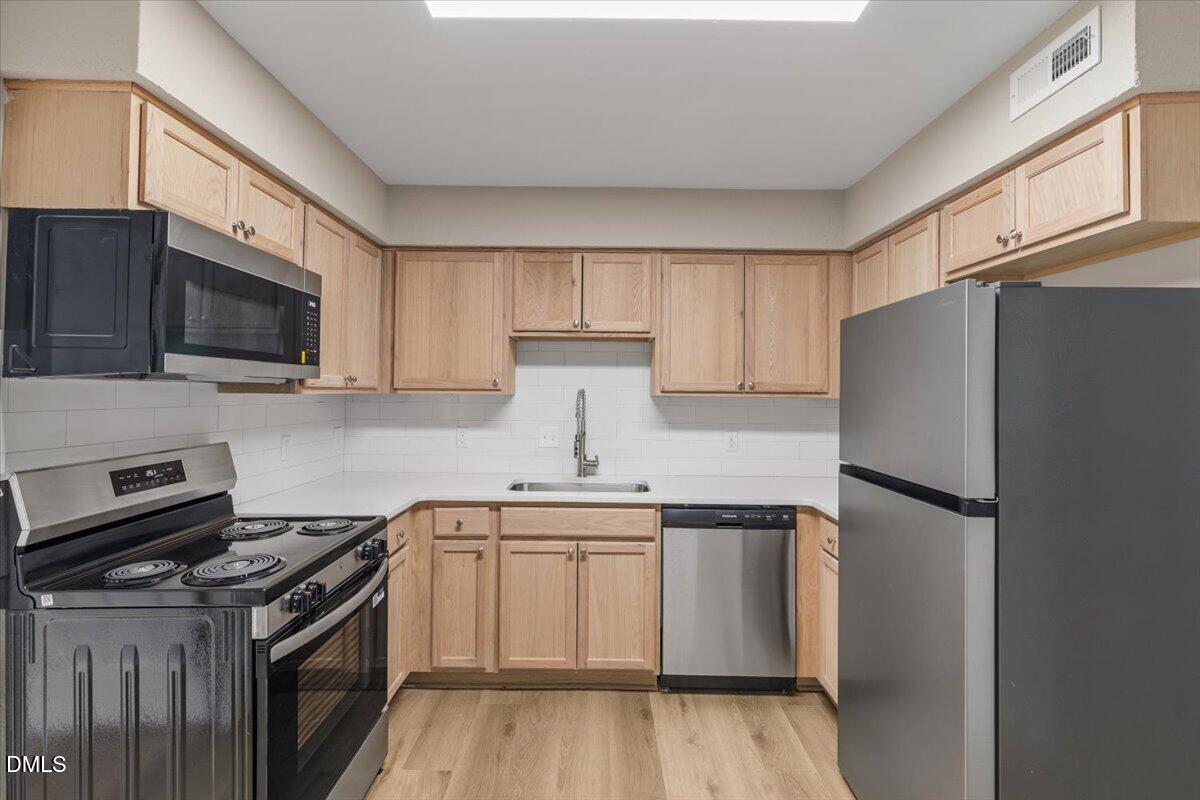 1309 Hudson Avenue F11 Property Photo 9
