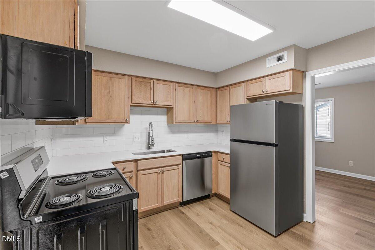 1309 Hudson Avenue F11 Property Photo 10