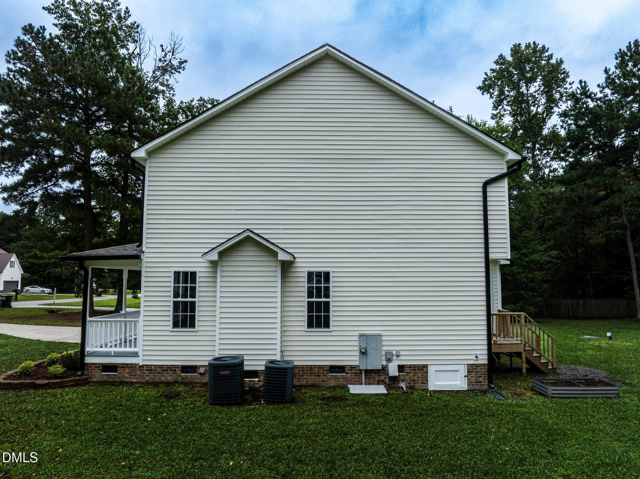 212 Spearhead Place Property Photo 3