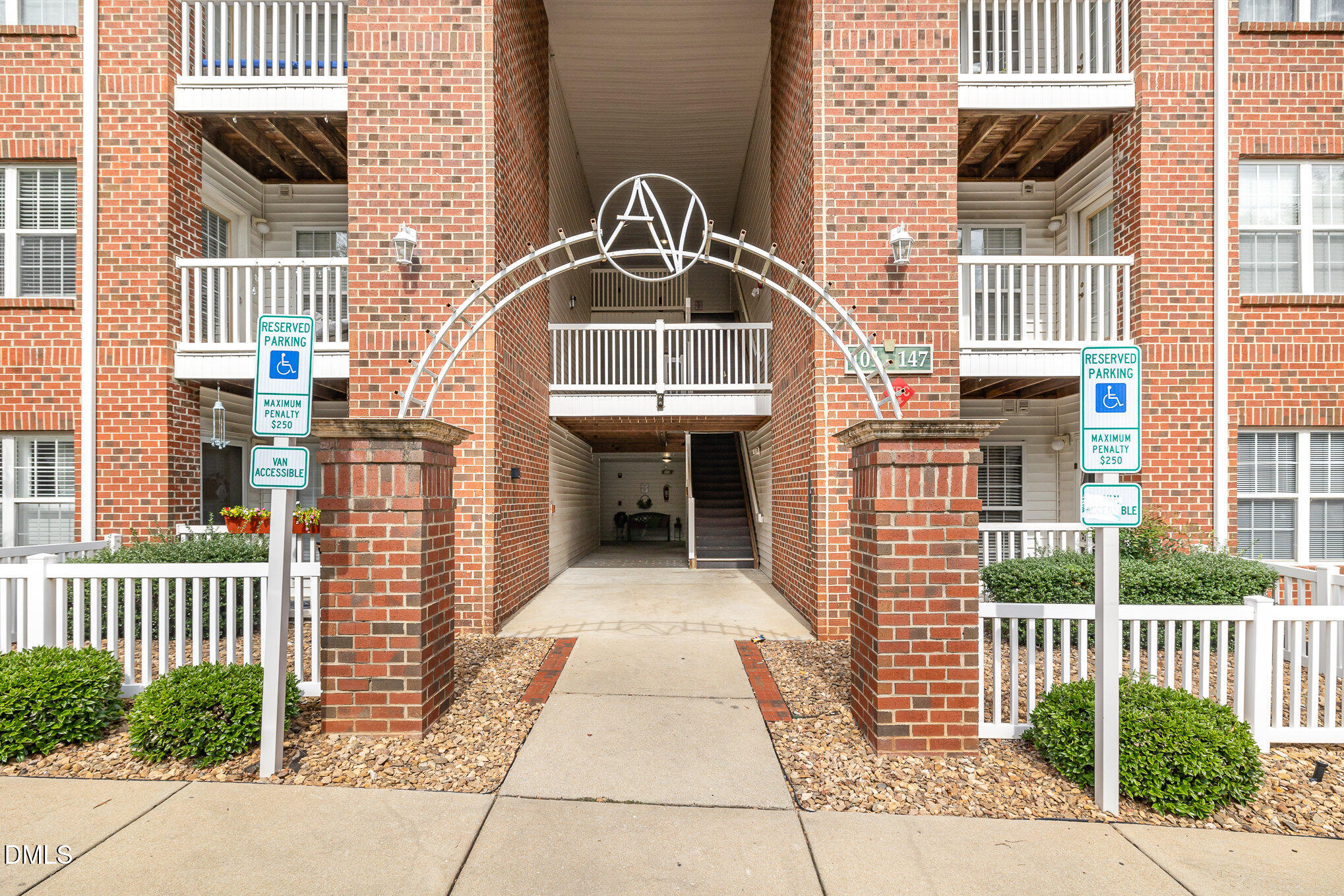 123 Sturbridge Drive Property Photo 8