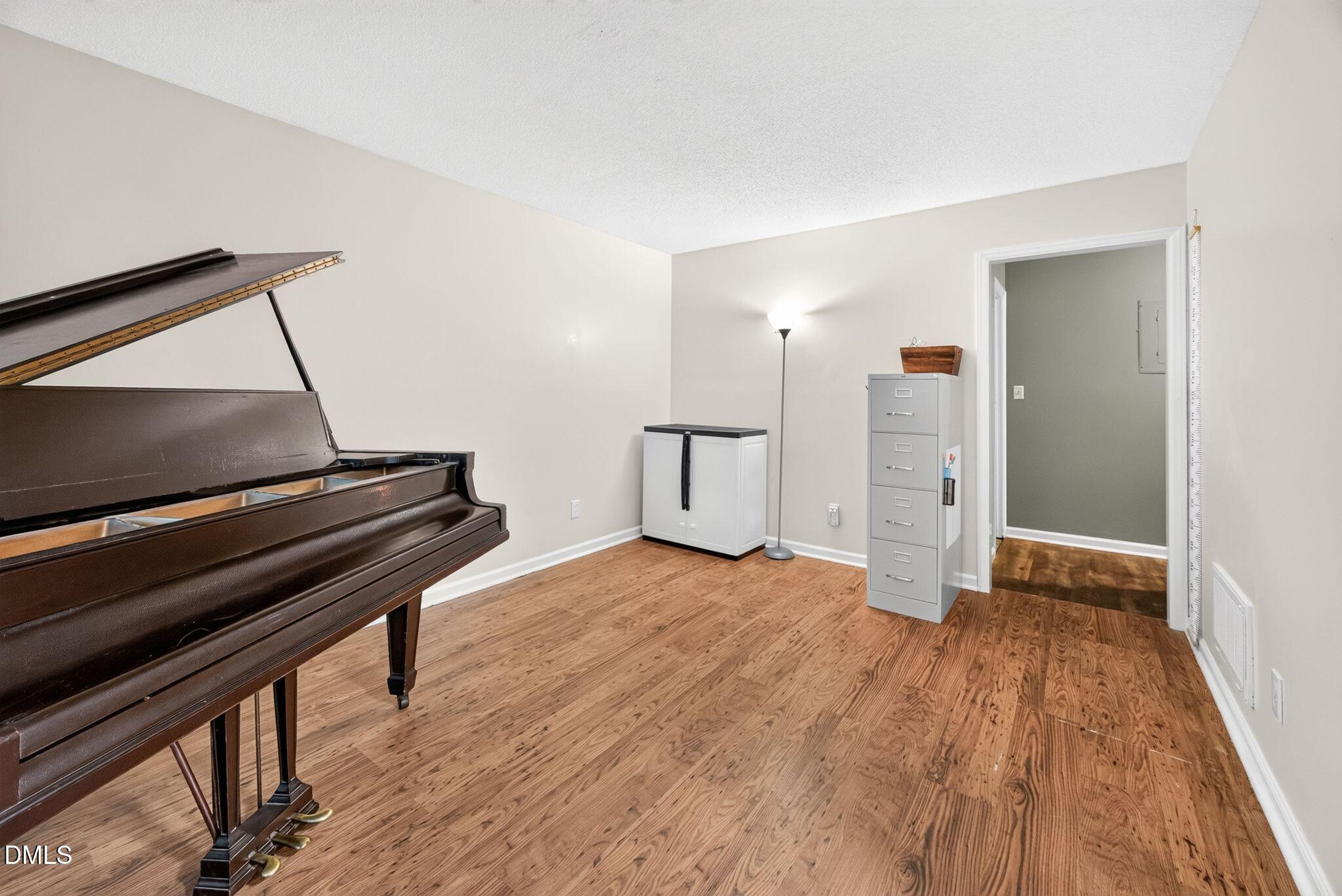 1409 Hall Boulevard Property Photo 6