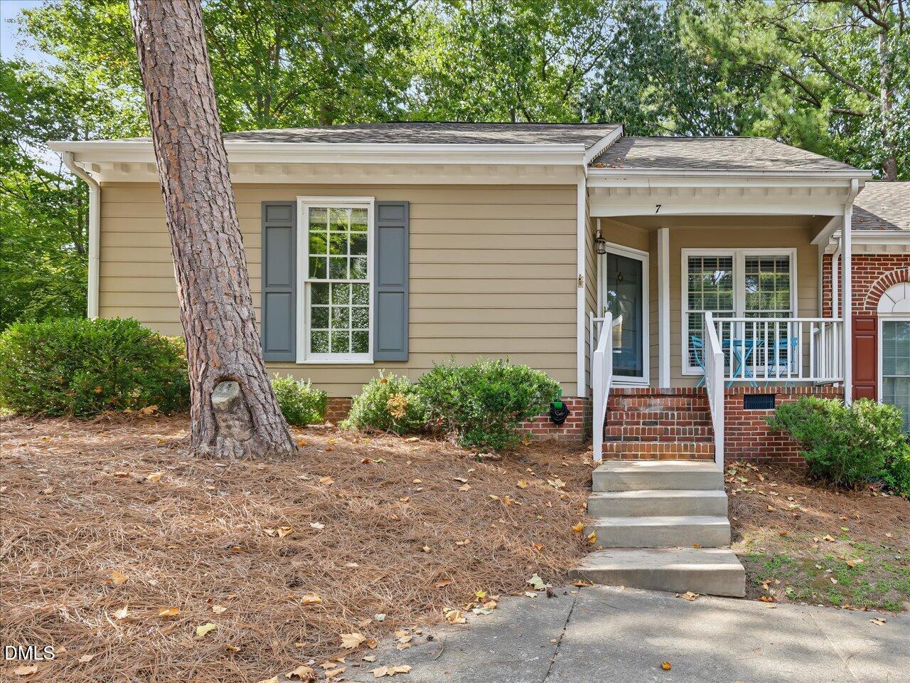7 Kings Mount Court Property Photo 2