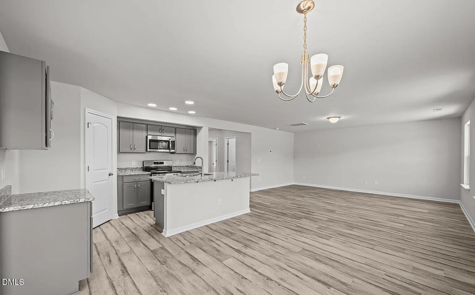 2905 Essex Street Property Photo 6