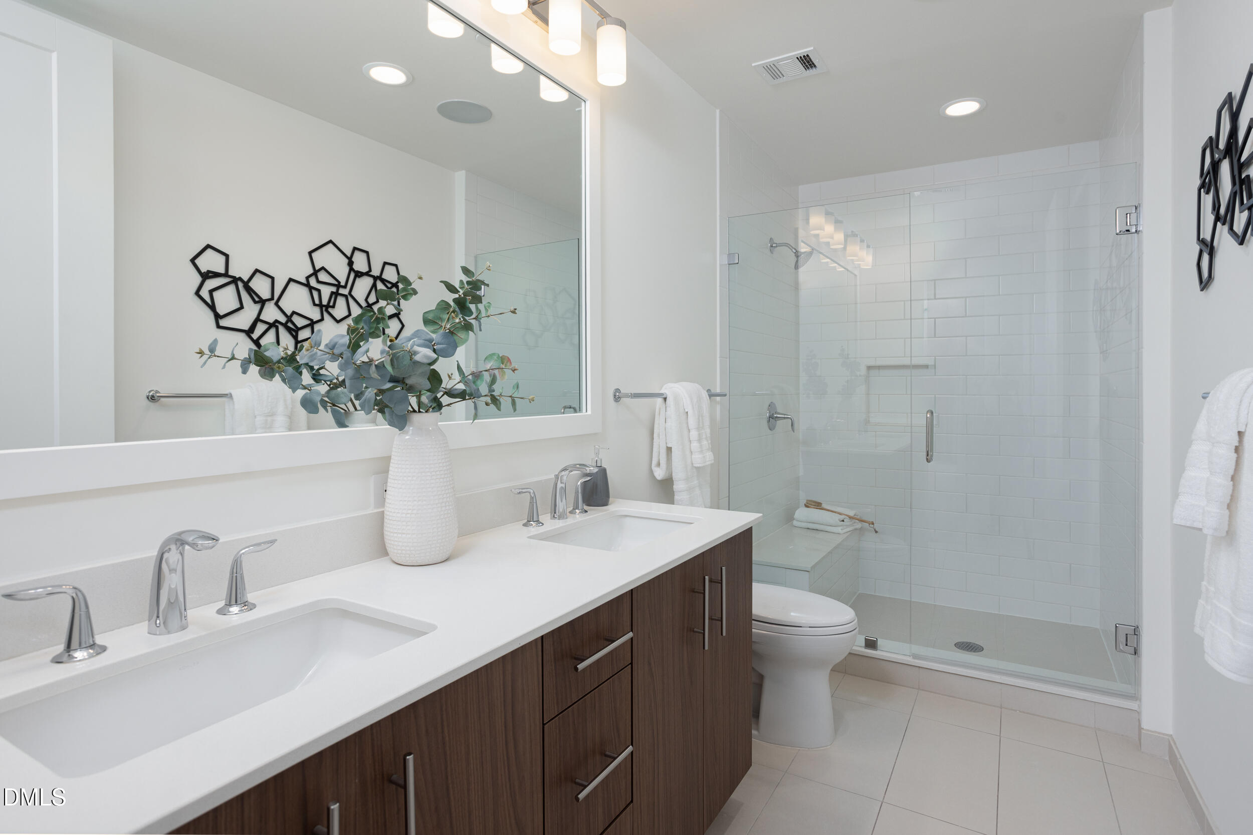 110 N Corcoran Street 2601 Property Photo 64