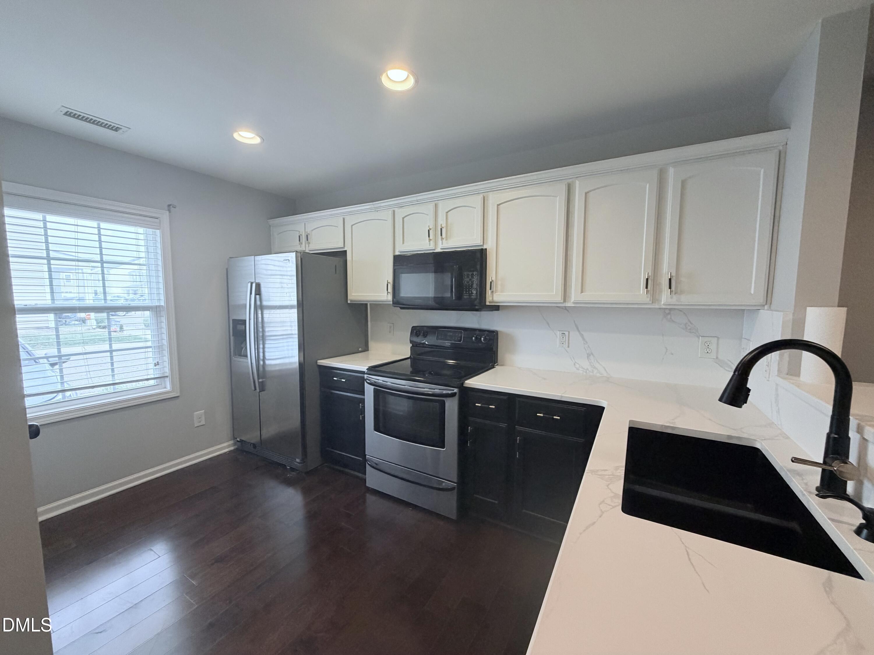 1903 Serenade Circle Property Photo 1
