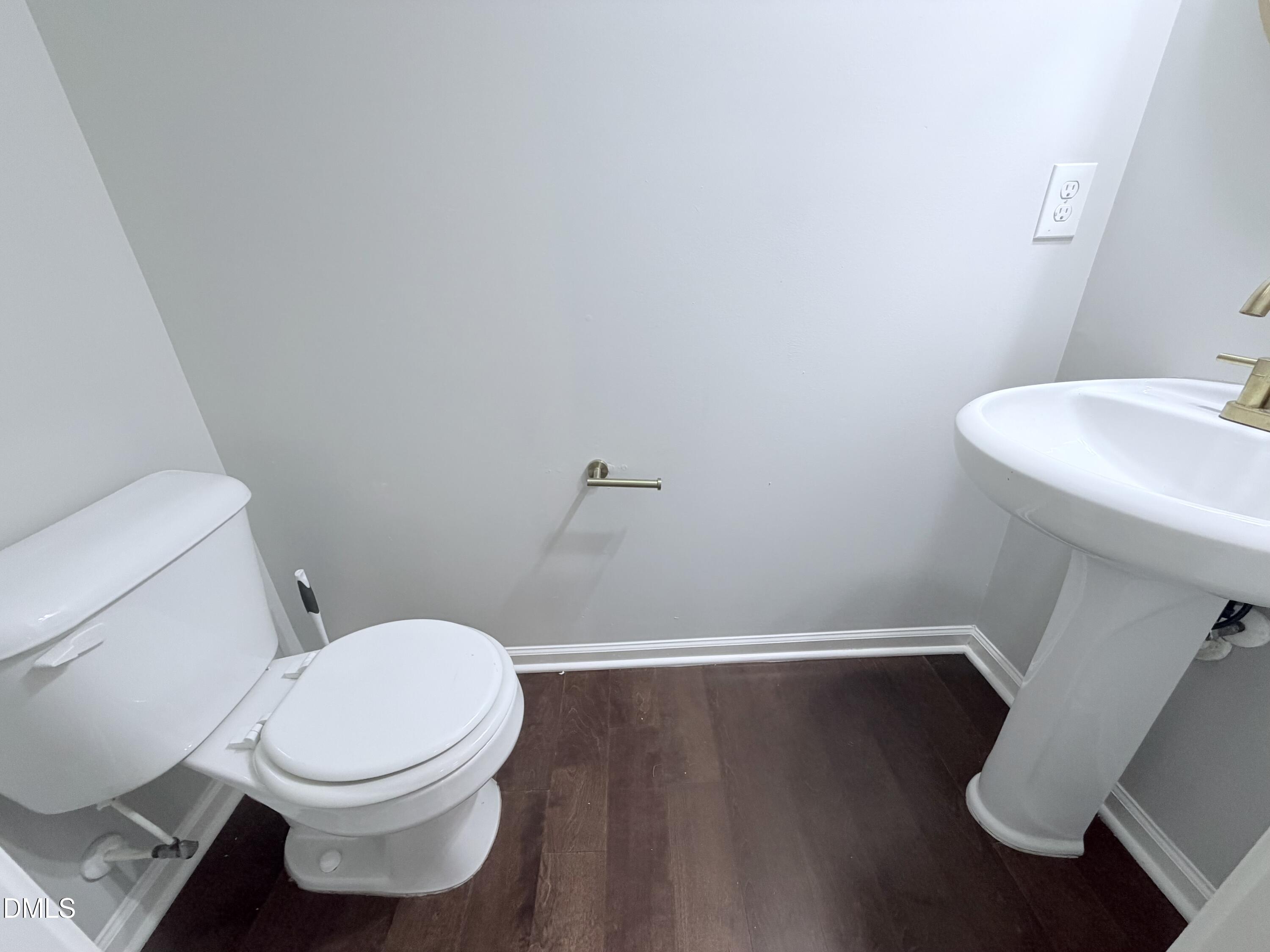 1903 Serenade Circle Property Photo 5