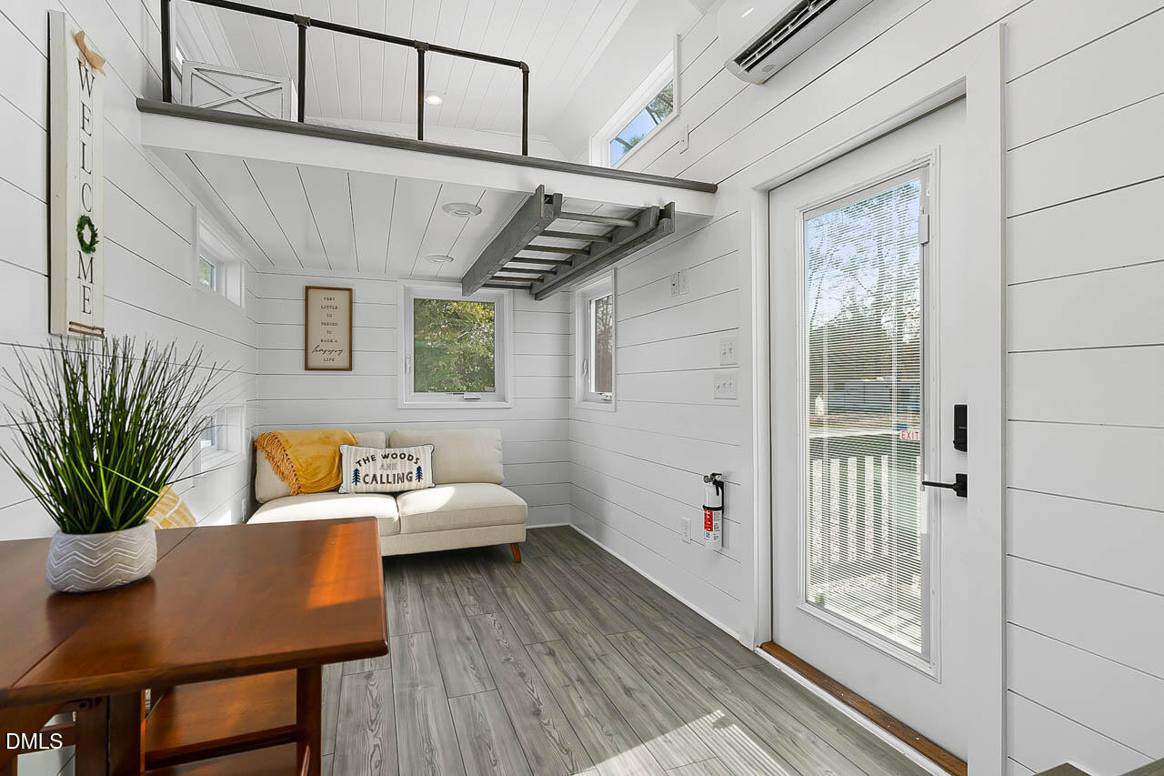 111-113 Red Oak Drive Property Photo 3