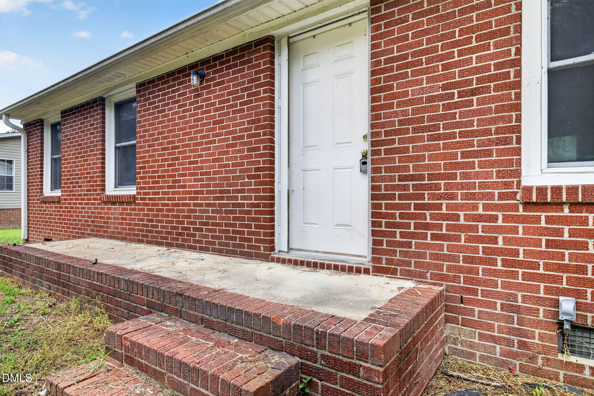2350 W River Road Property Photo 4