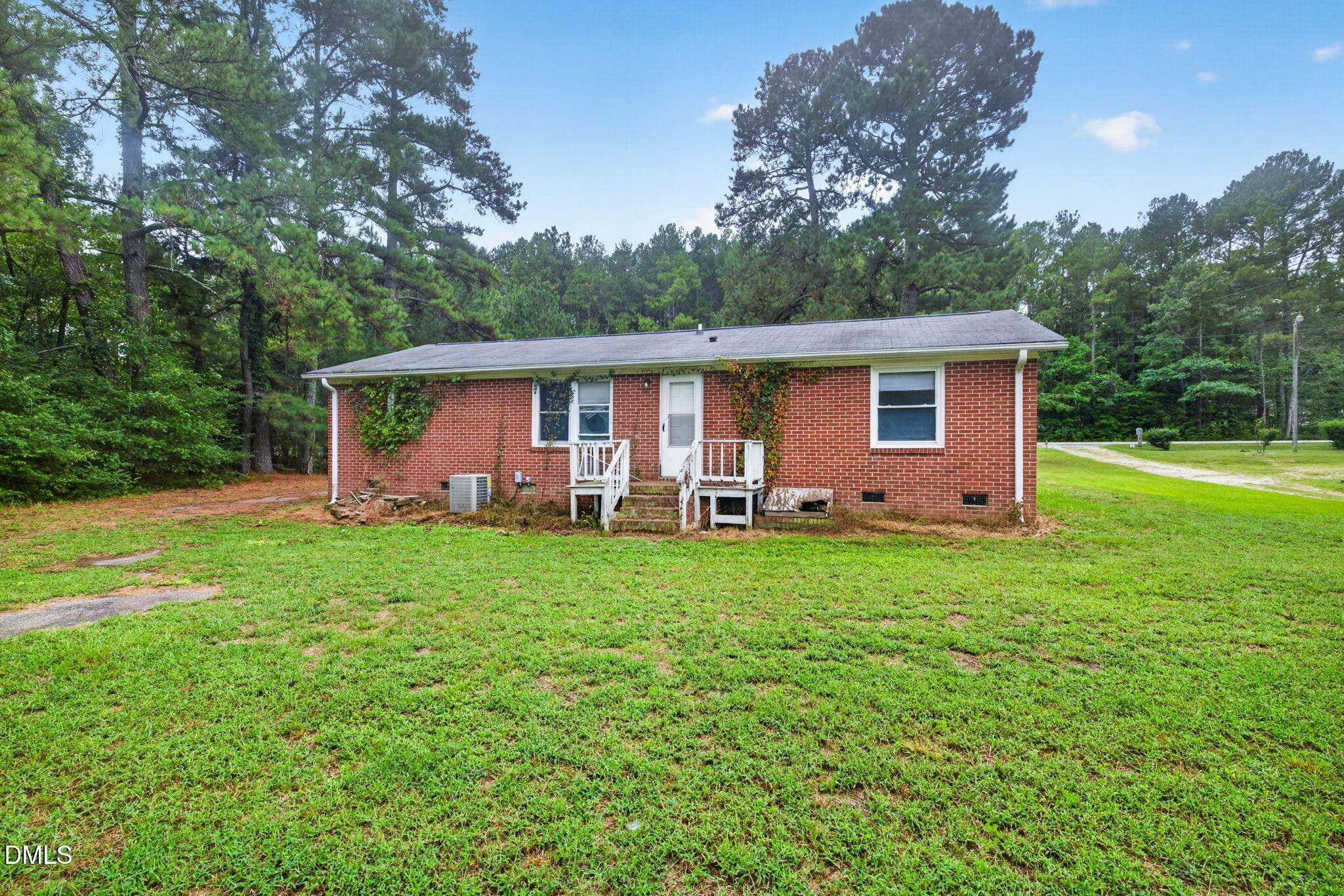 2350 W River Road Property Photo 5