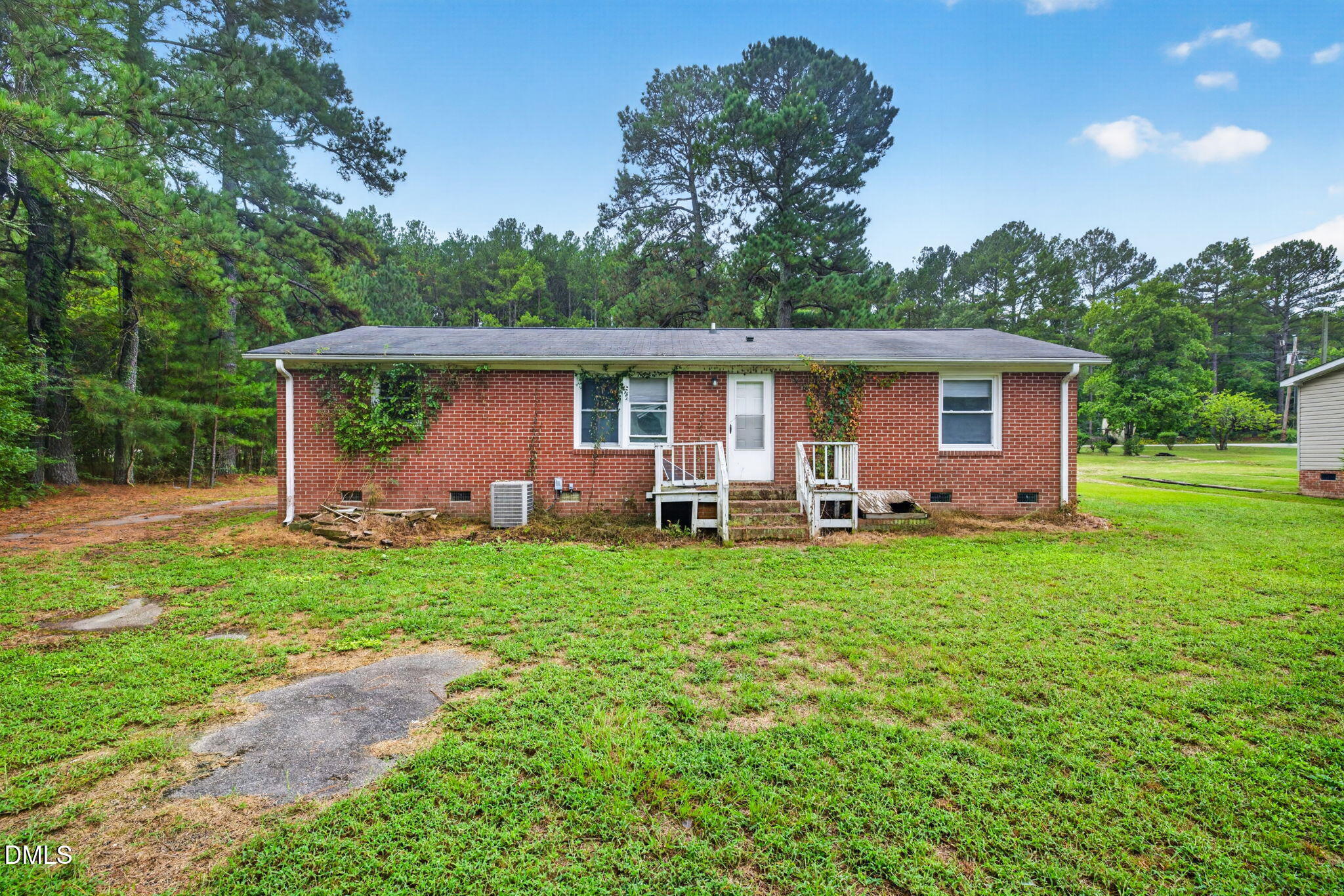 2350 W River Road Property Photo 6