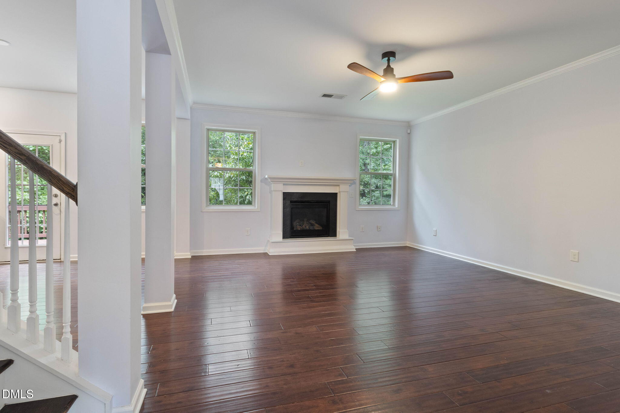 2041 Longmont Drive Property Photo 4