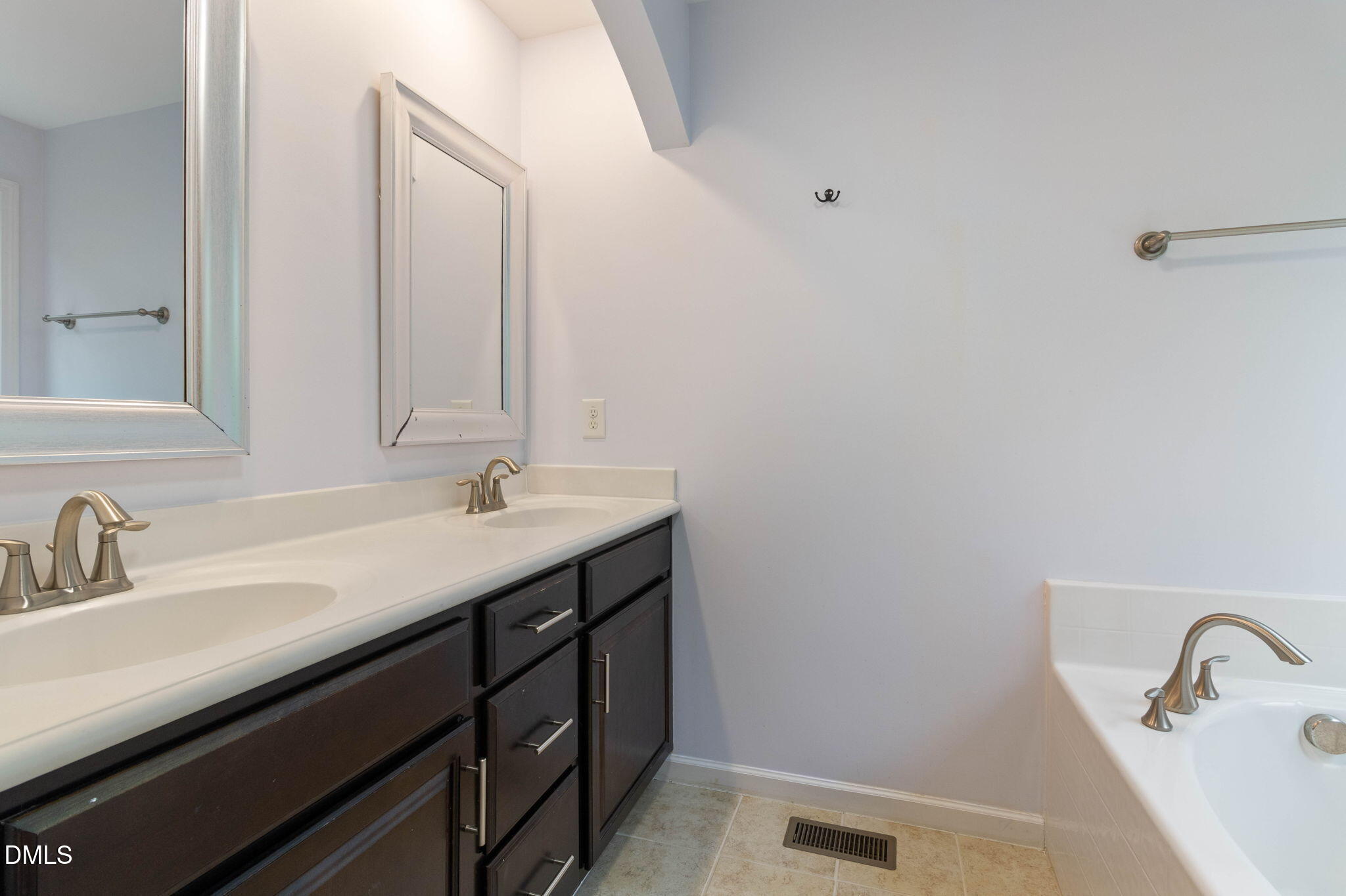 2041 Longmont Drive Property Photo 18