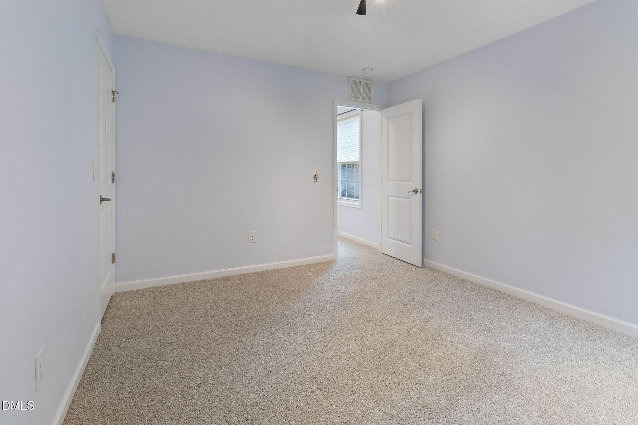 2041 Longmont Drive Property Photo 21