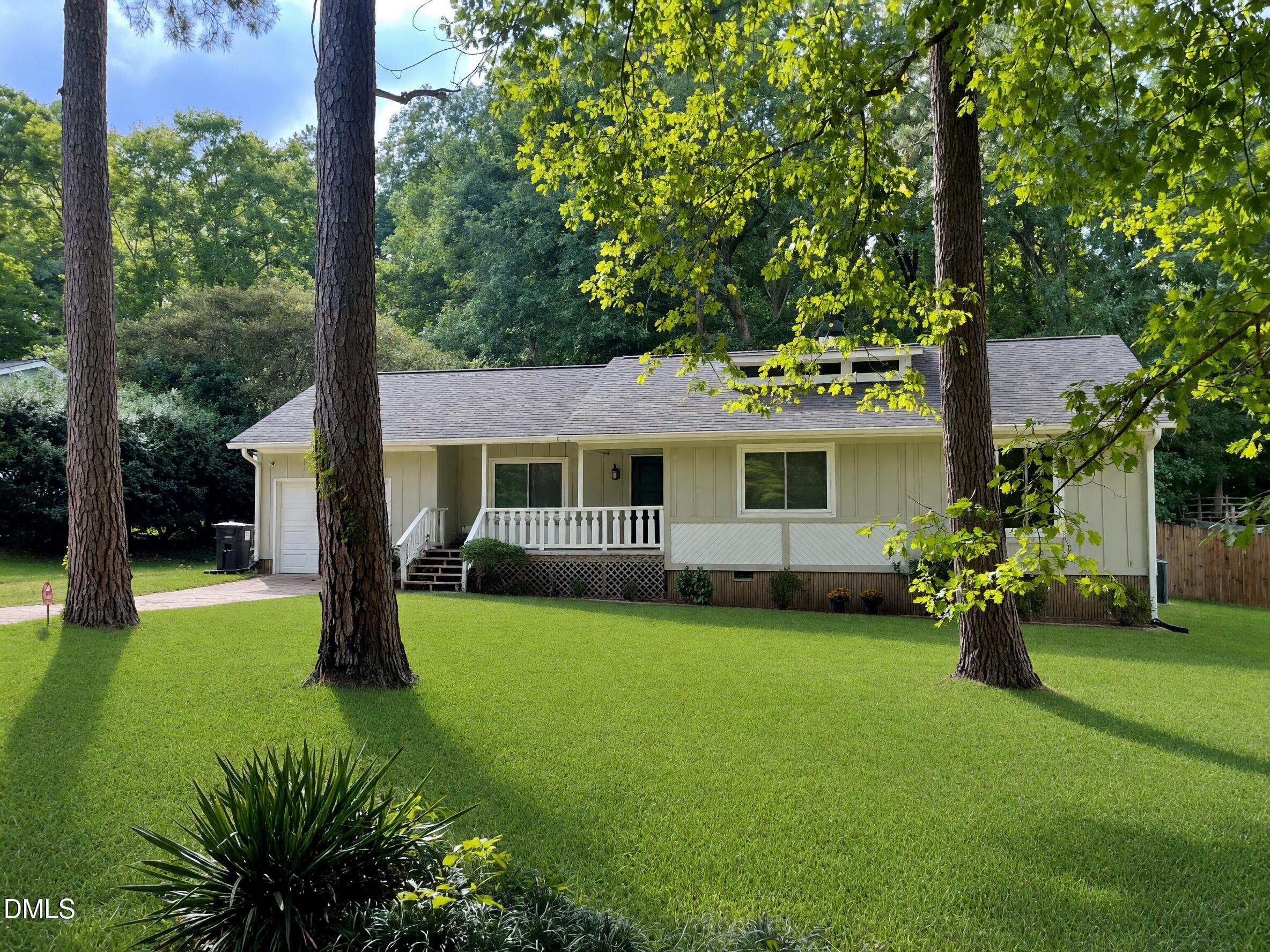2013 Englewood Drive Property Photo 2
