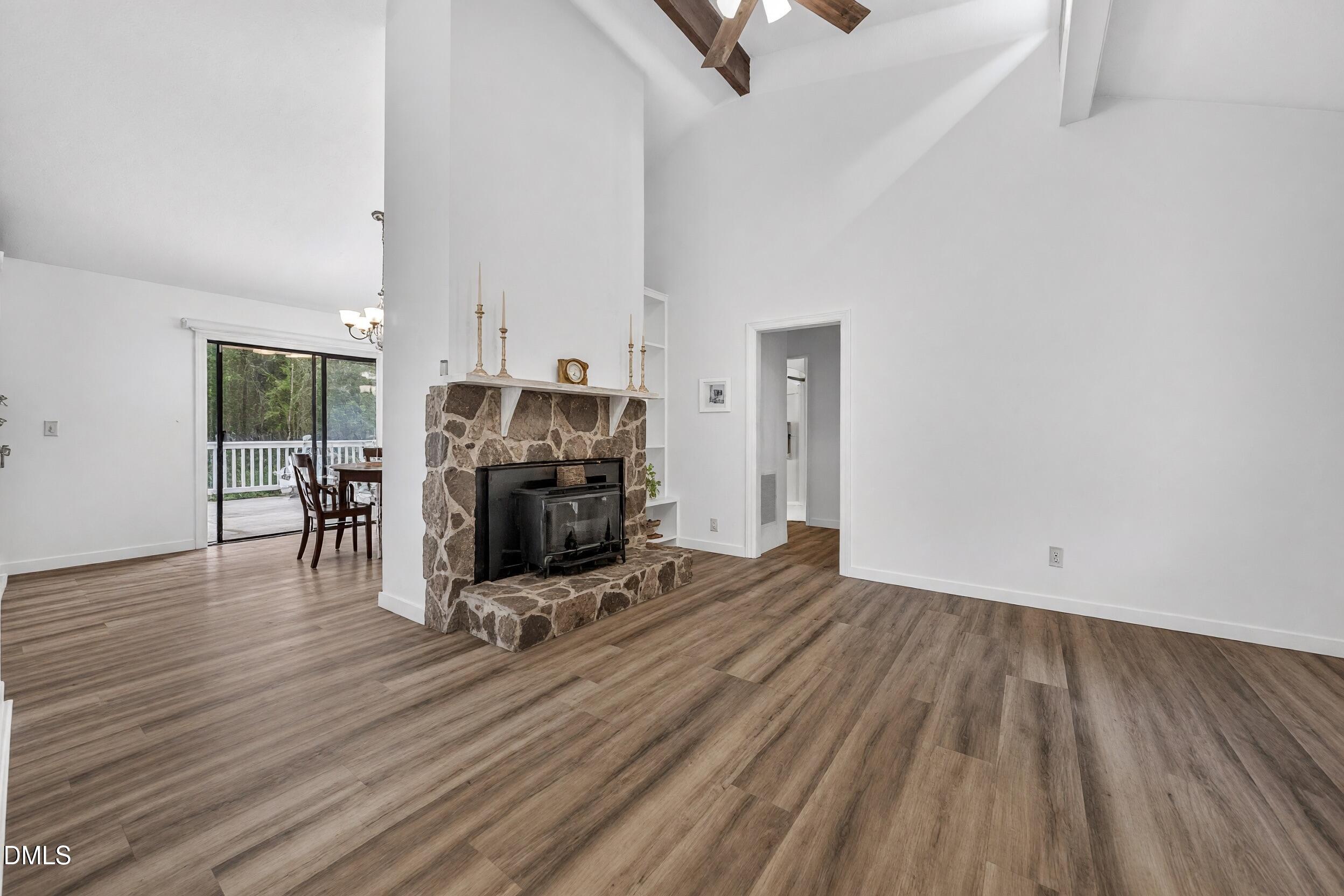 2013 Englewood Drive Property Photo 8