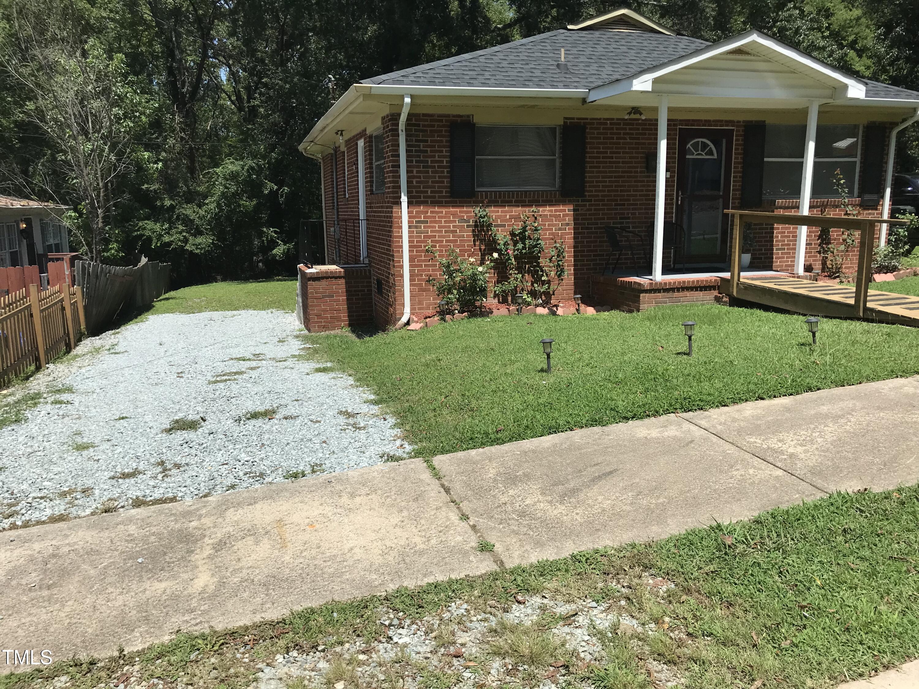308 E End Avenue Property Photo 1