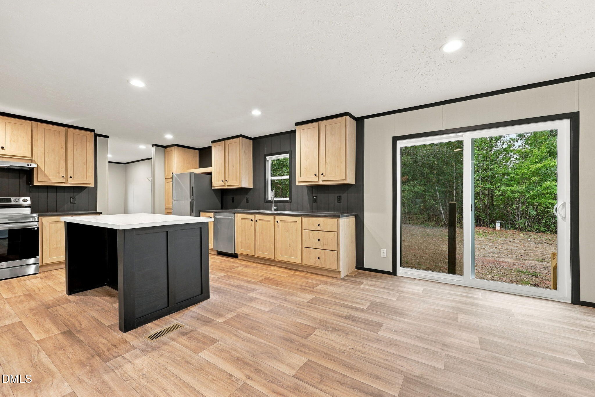 8025 Cornwall Road Property Photo 3
