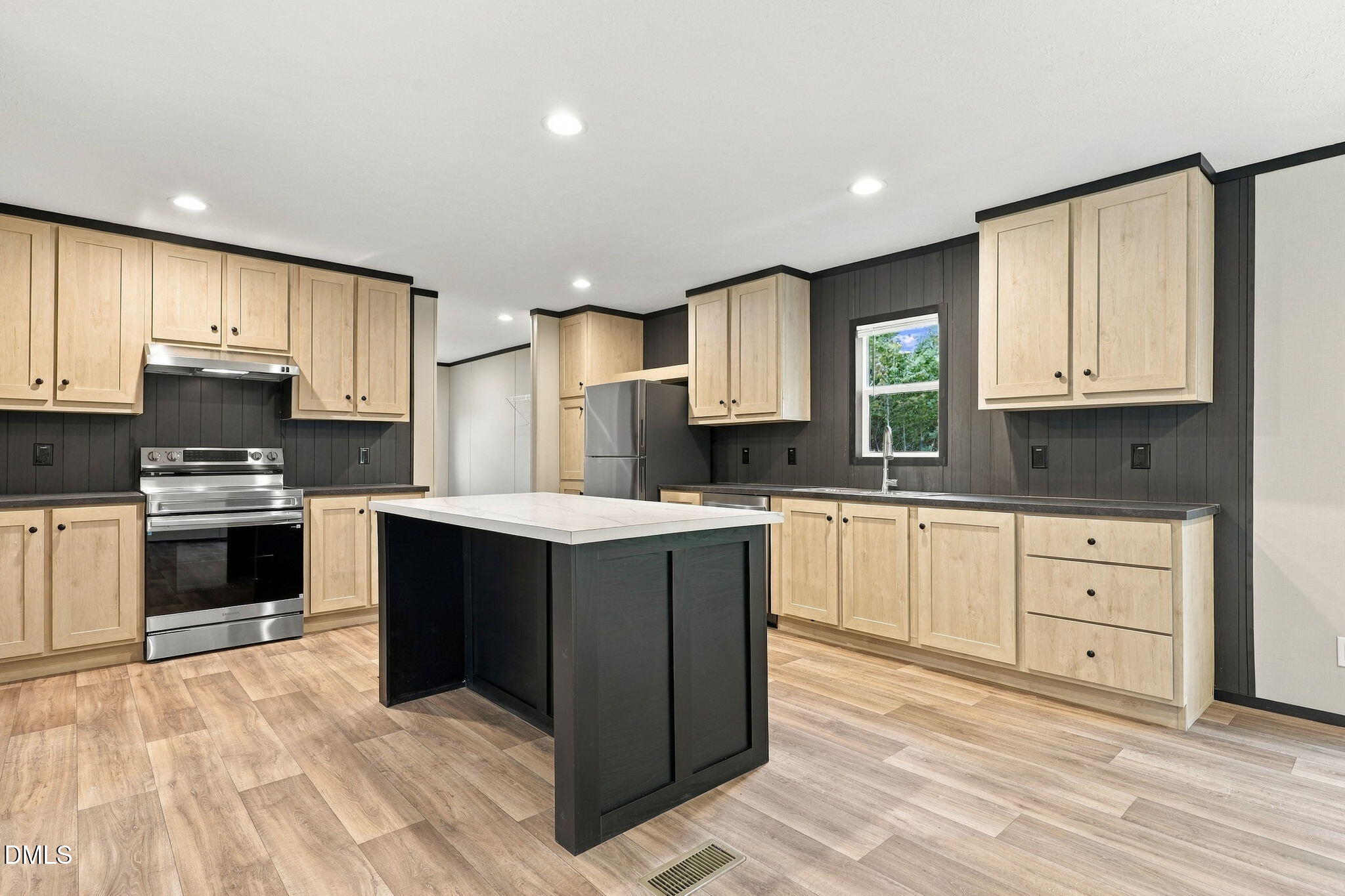8025 Cornwall Road Property Photo 6