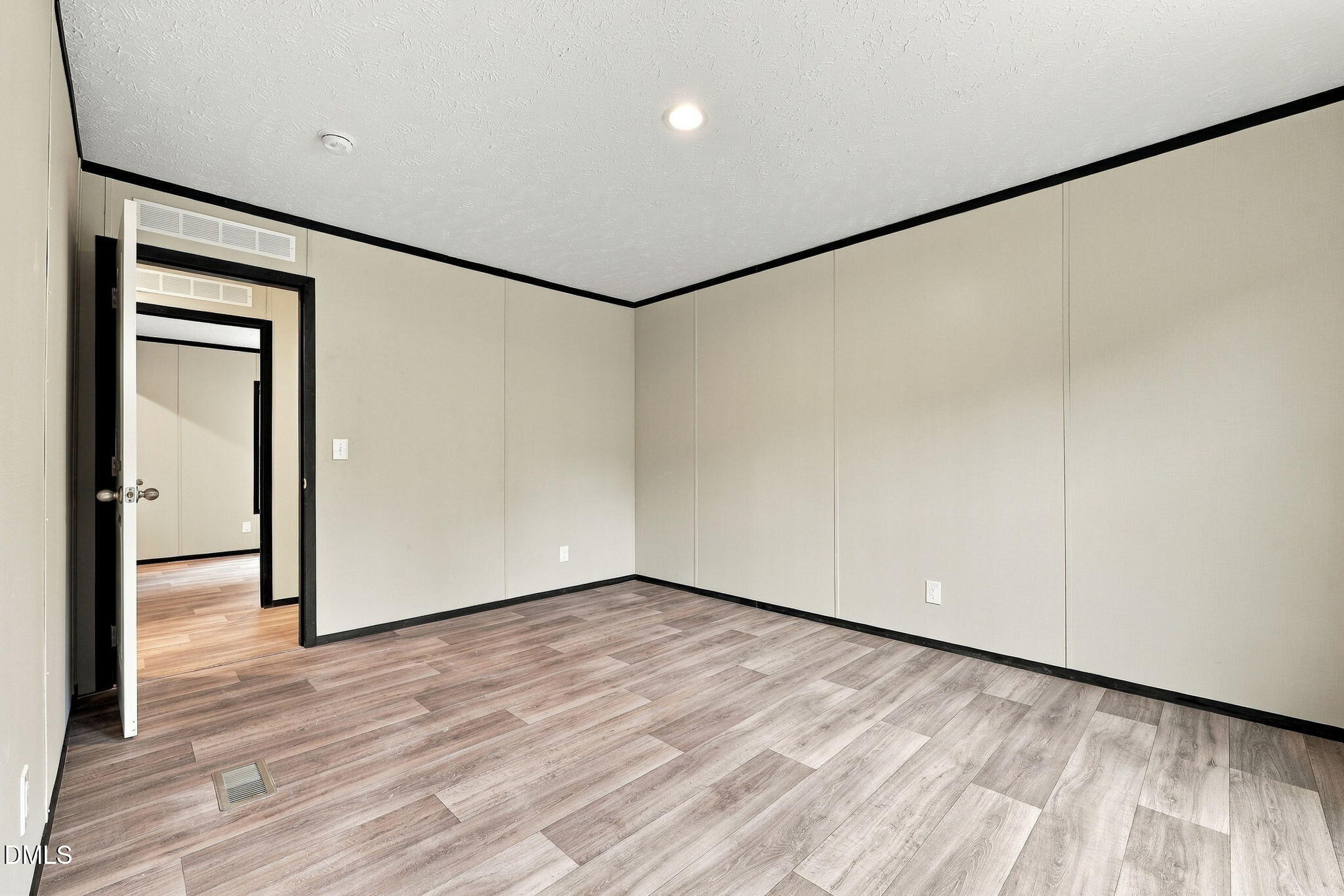 8025 Cornwall Road Property Photo 15