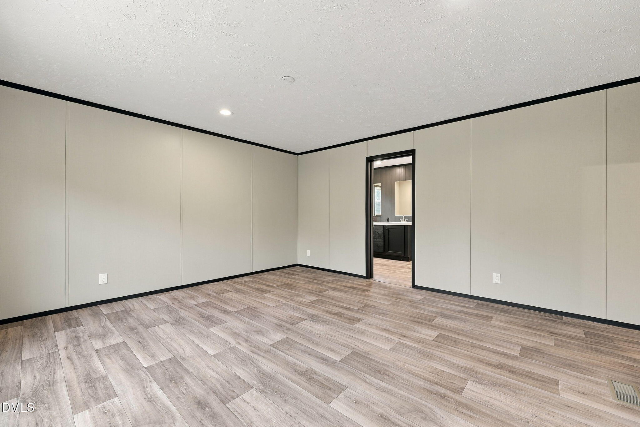 8025 Cornwall Road Property Photo 29