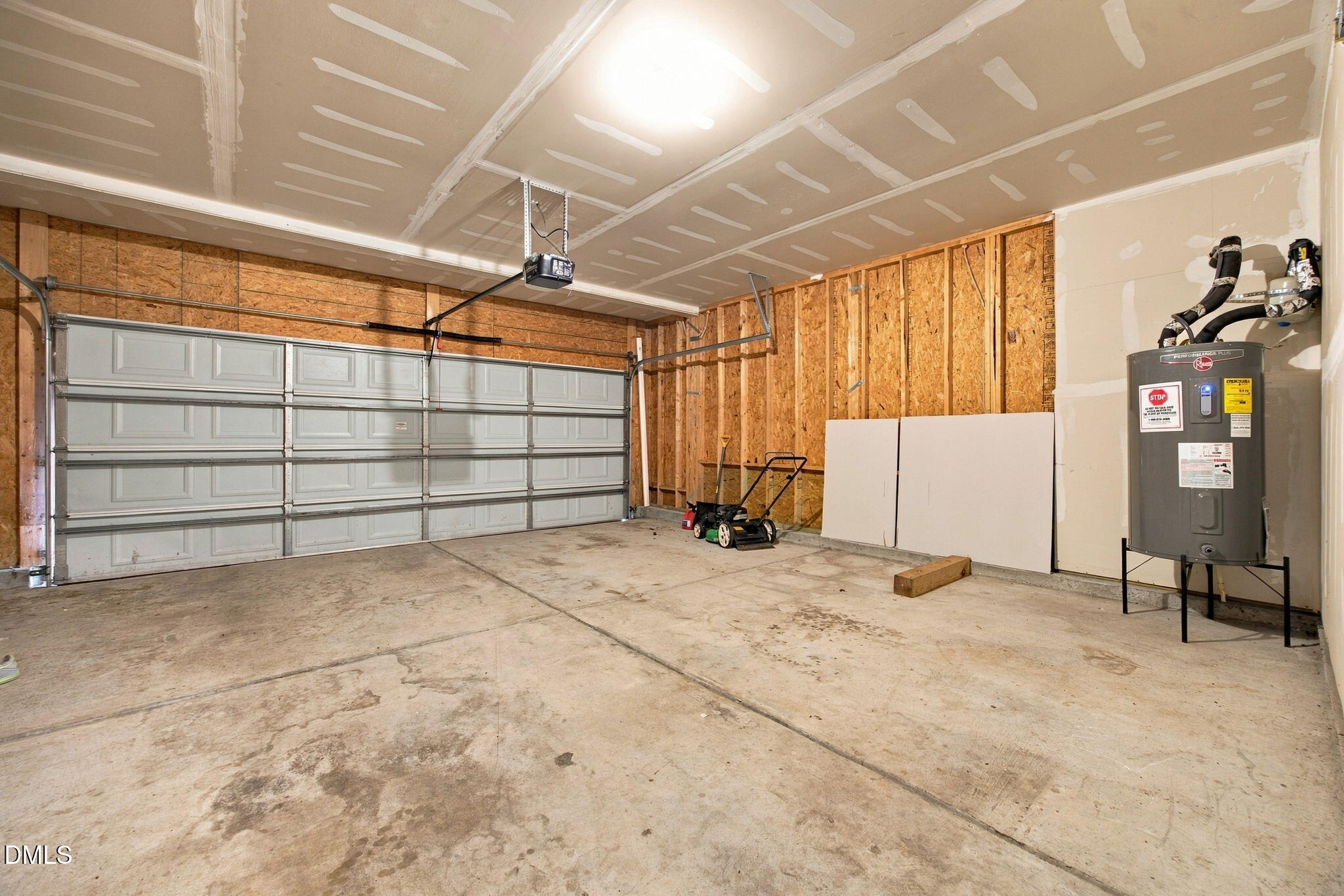 1602 Flowering Peach Trail Property Photo 17