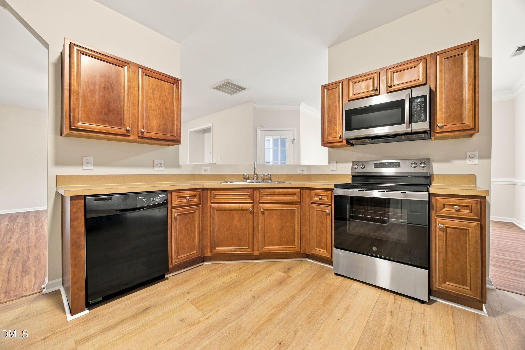 1602 Flowering Peach Trail Property Photo 18