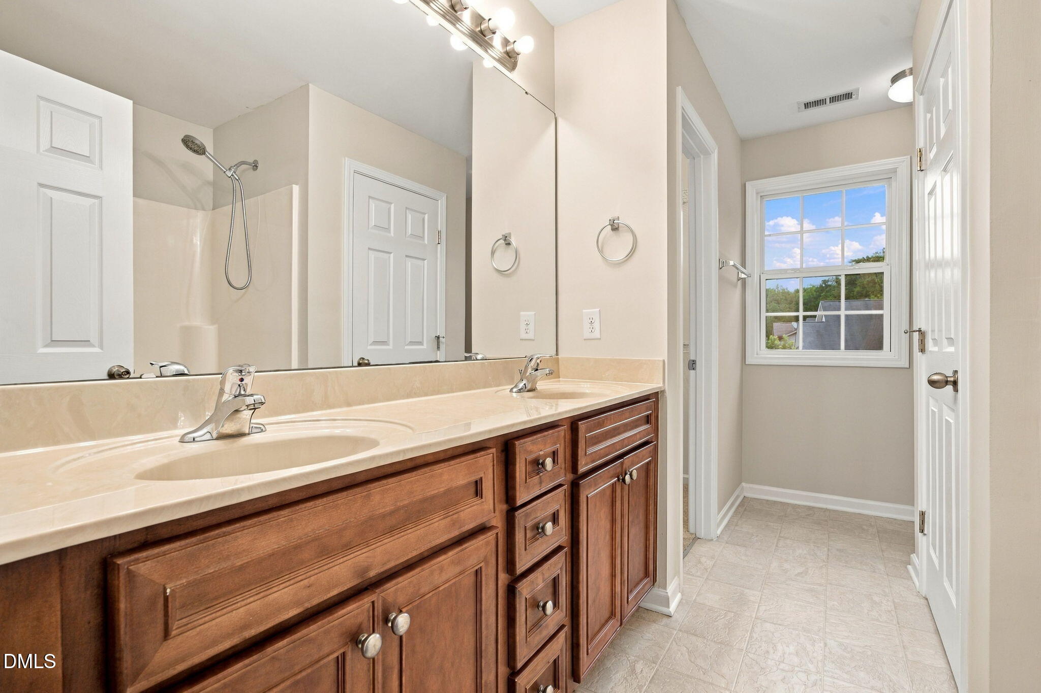 1602 Flowering Peach Trail Property Photo 24