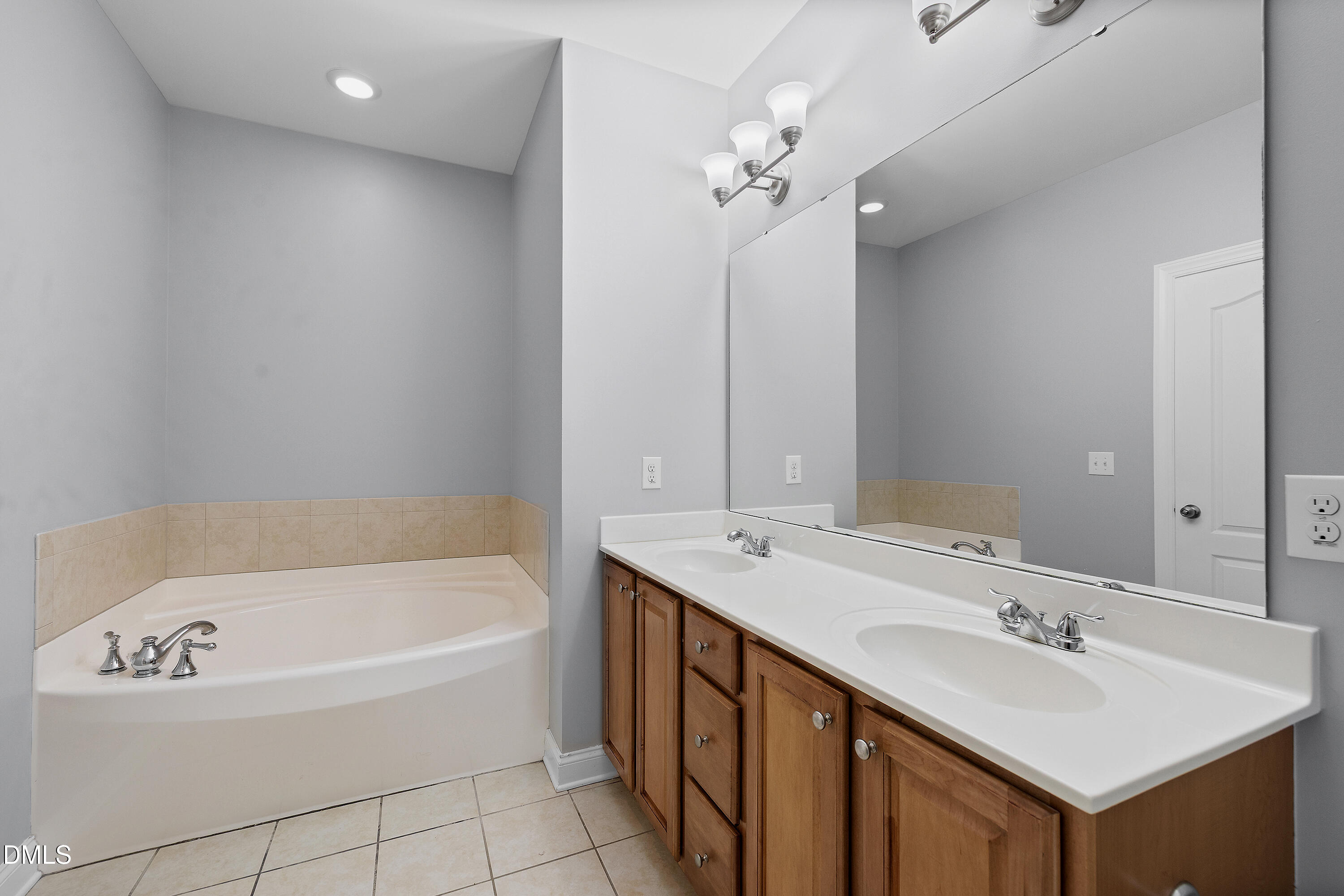 1104 Palace Garden Way Property Photo 5