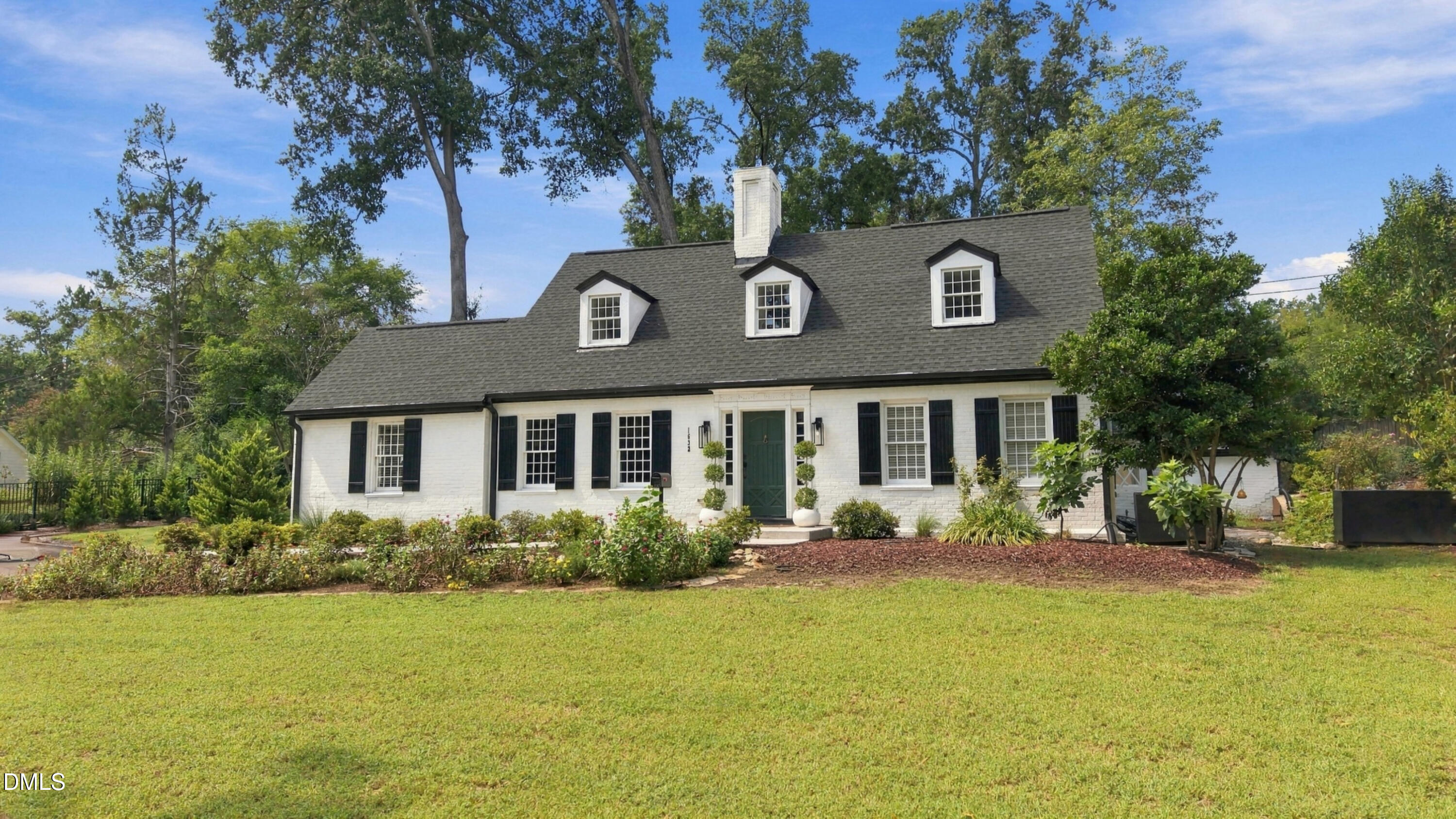 1632 University Drive Property Photo 3