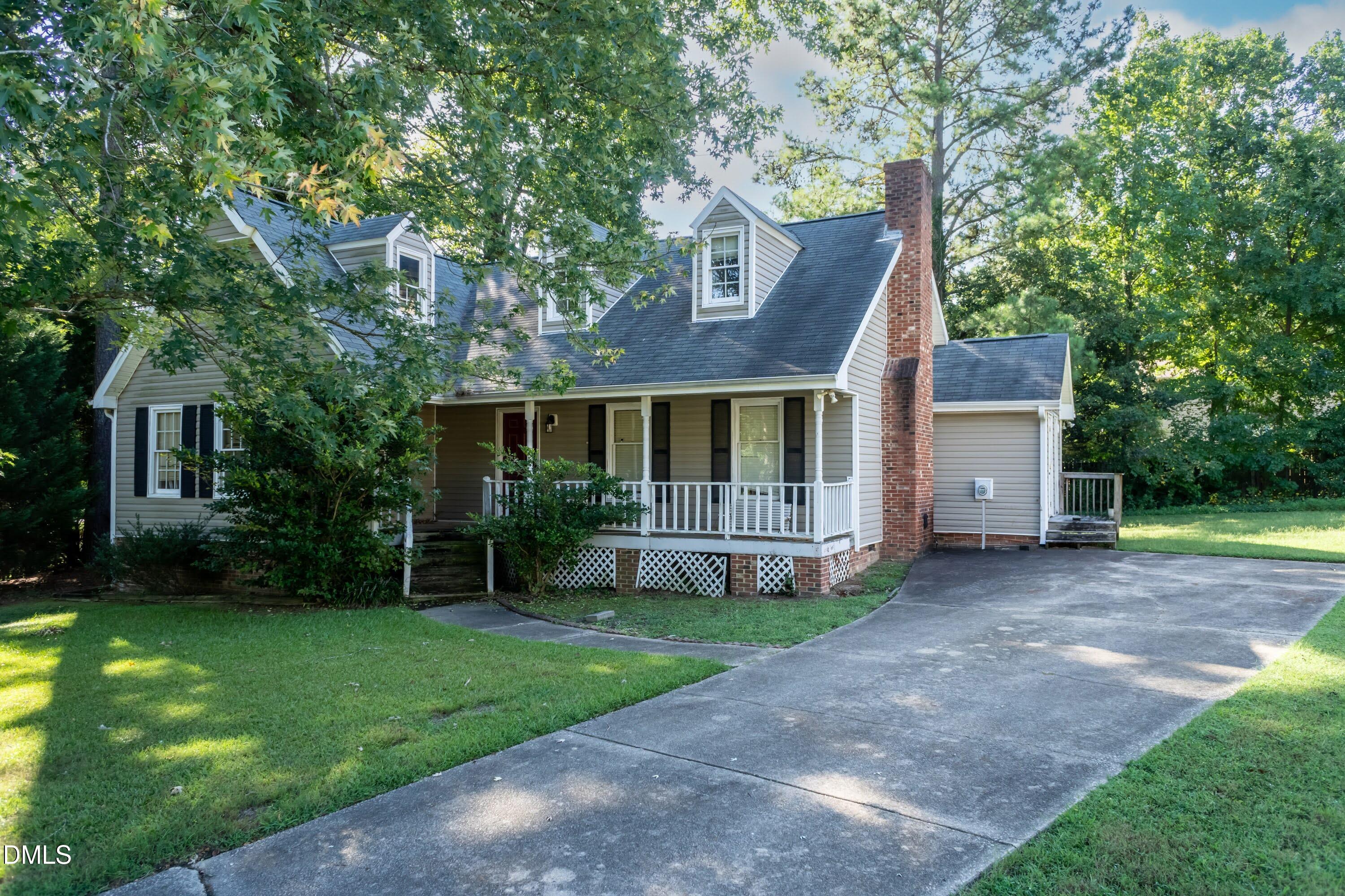 107 Oxford Circle Property Photo 1
