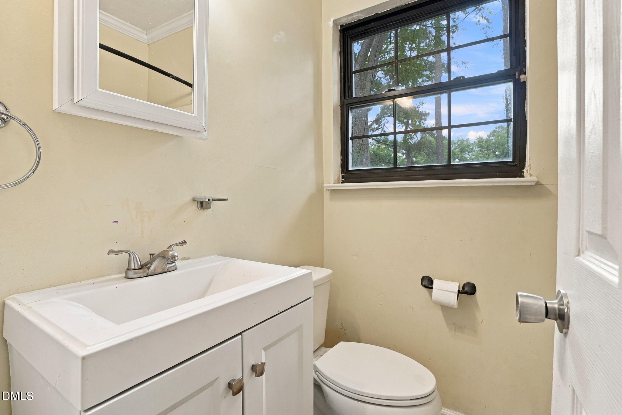 504 Rountree Street W Property Photo 6