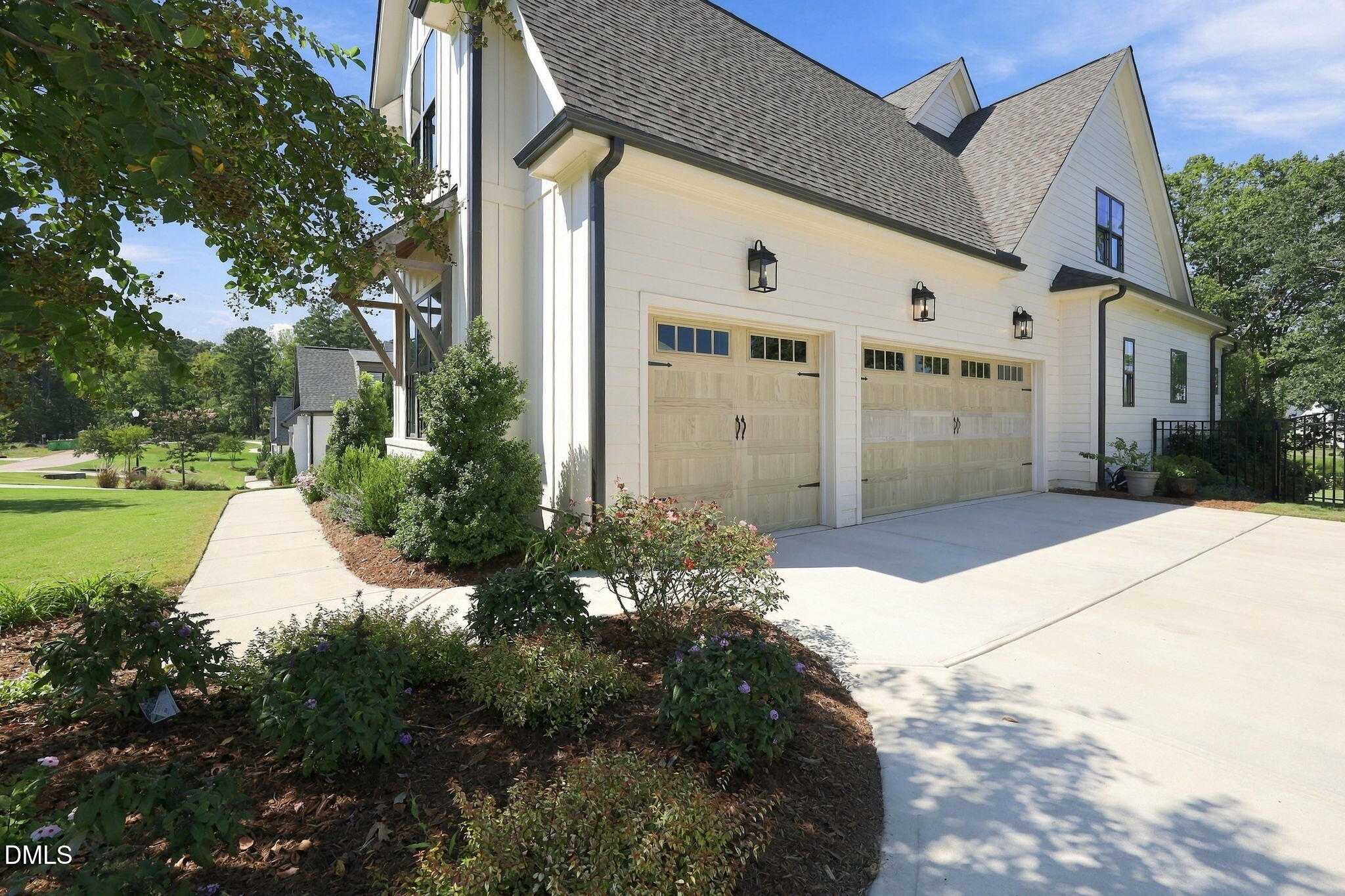 1221 Perry Bluff Drive Property Photo 2