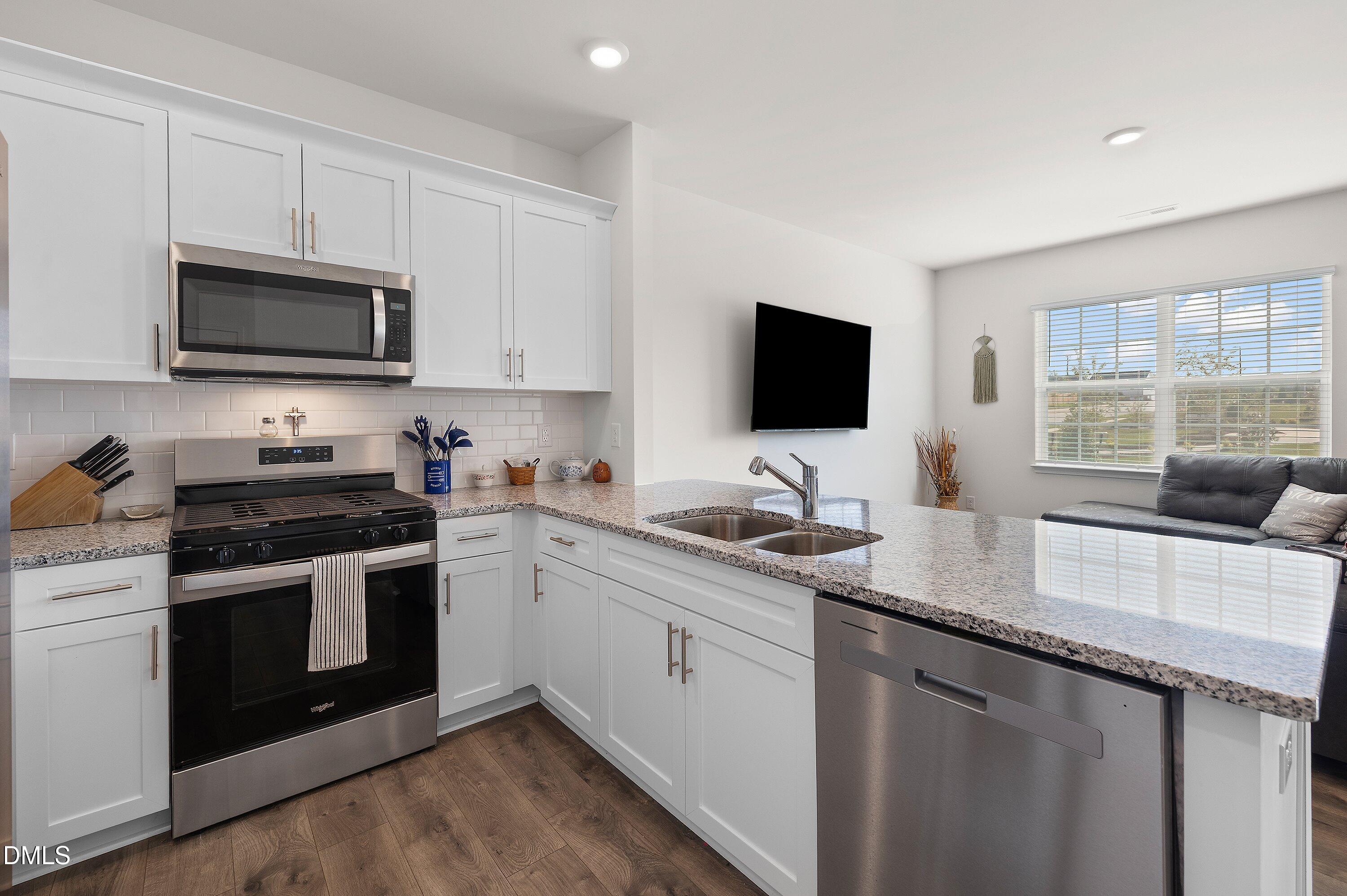 544 Belgian Red Way Property Photo 6