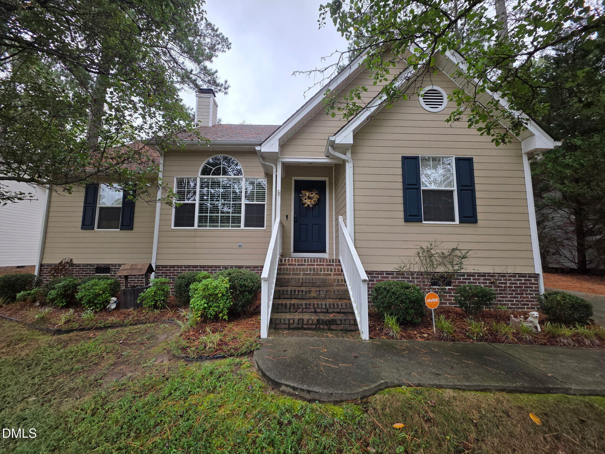 2060 Ferbow Street Property Photo 1