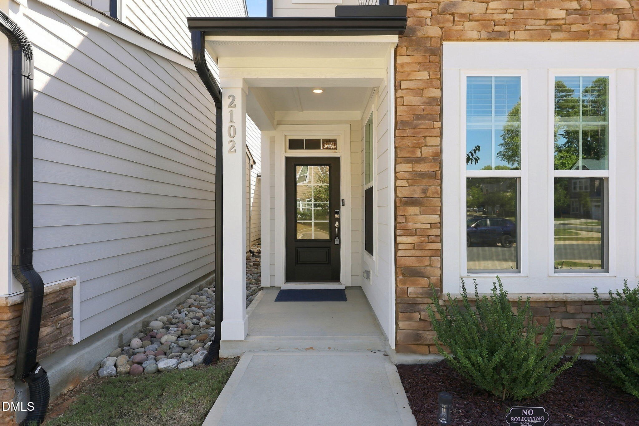 2102 Goudy Drive Property Photo 4