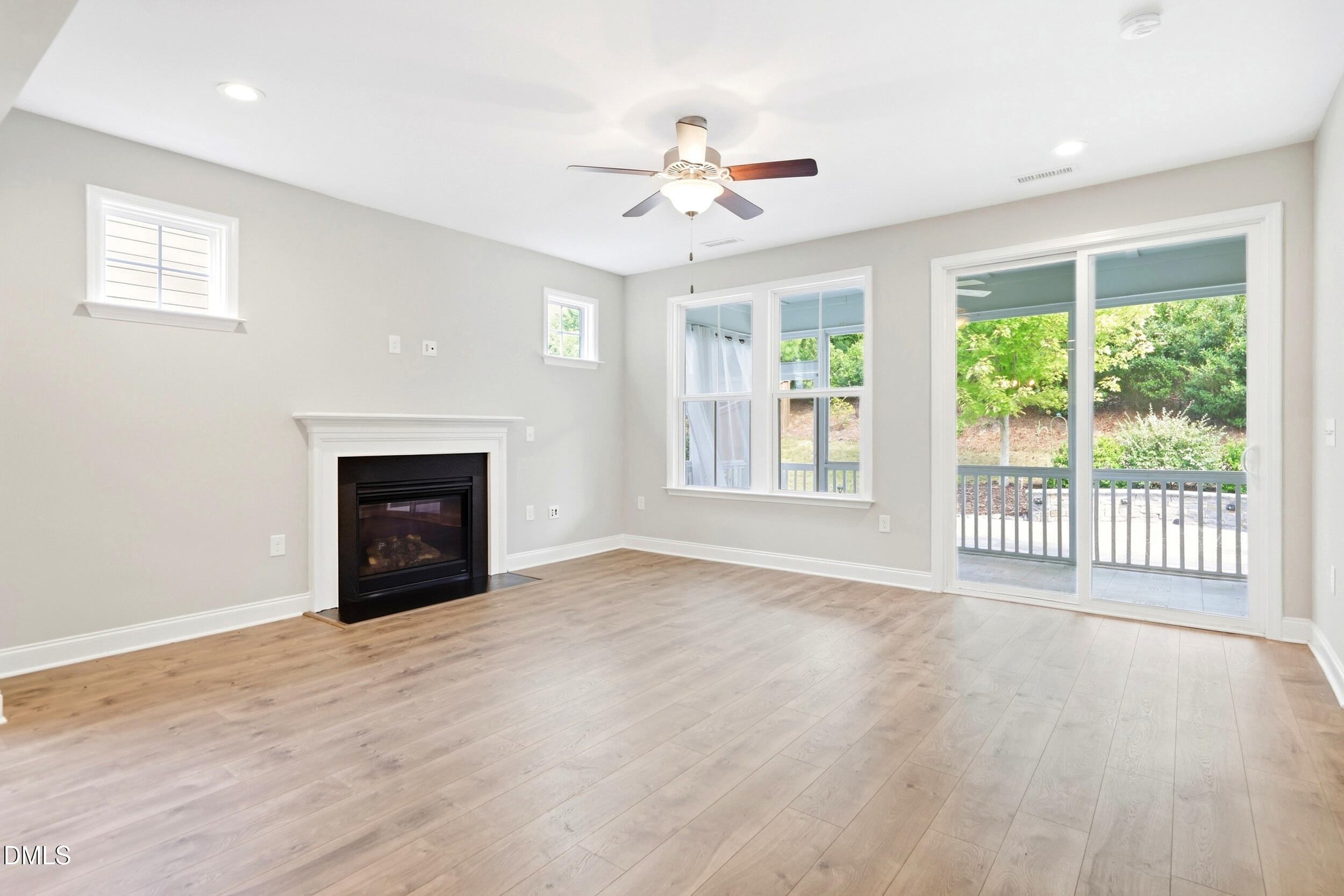 1106 Pondfield Way Property Photo 8
