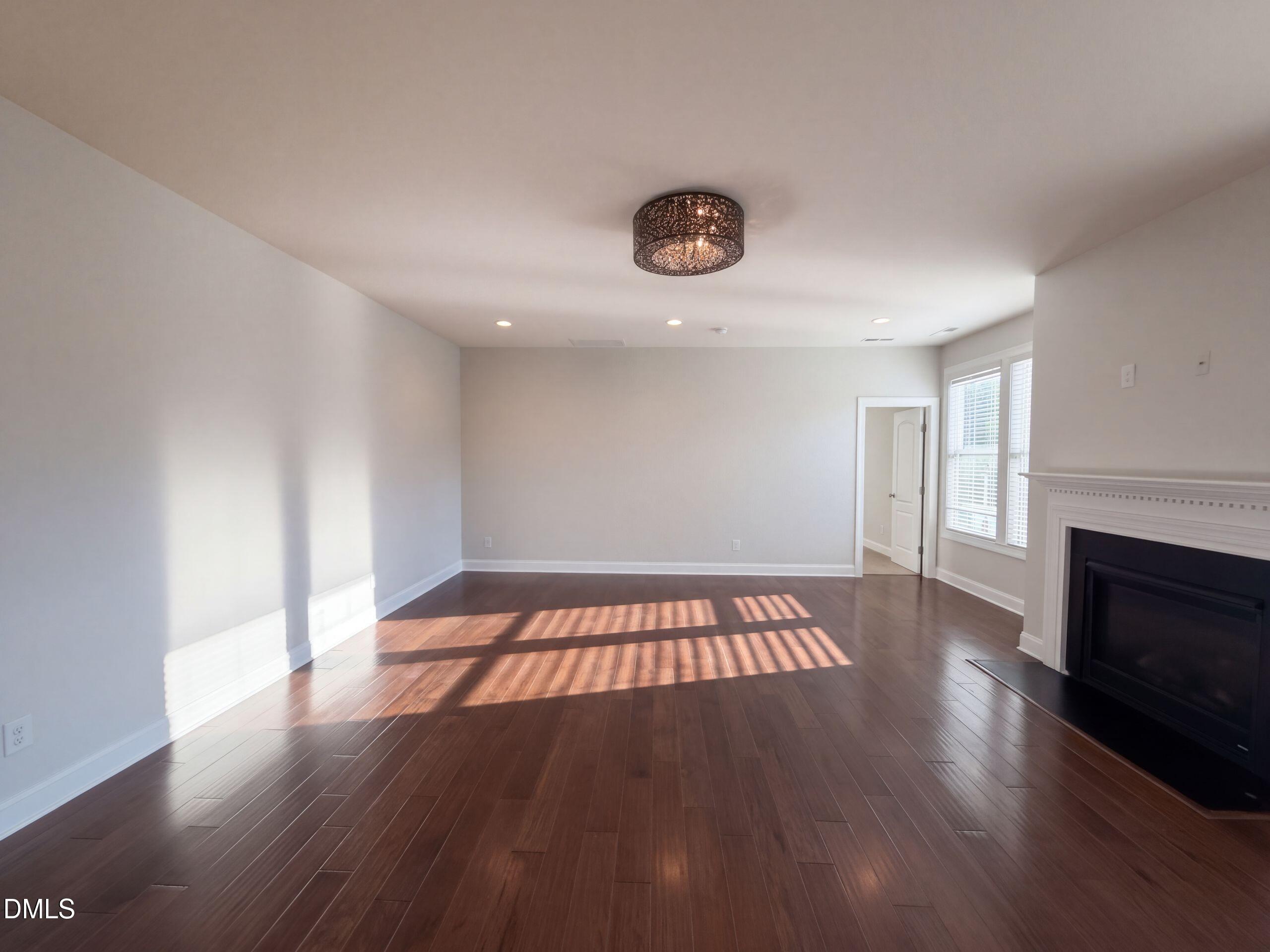 123 Filigree Way Property Photo 3