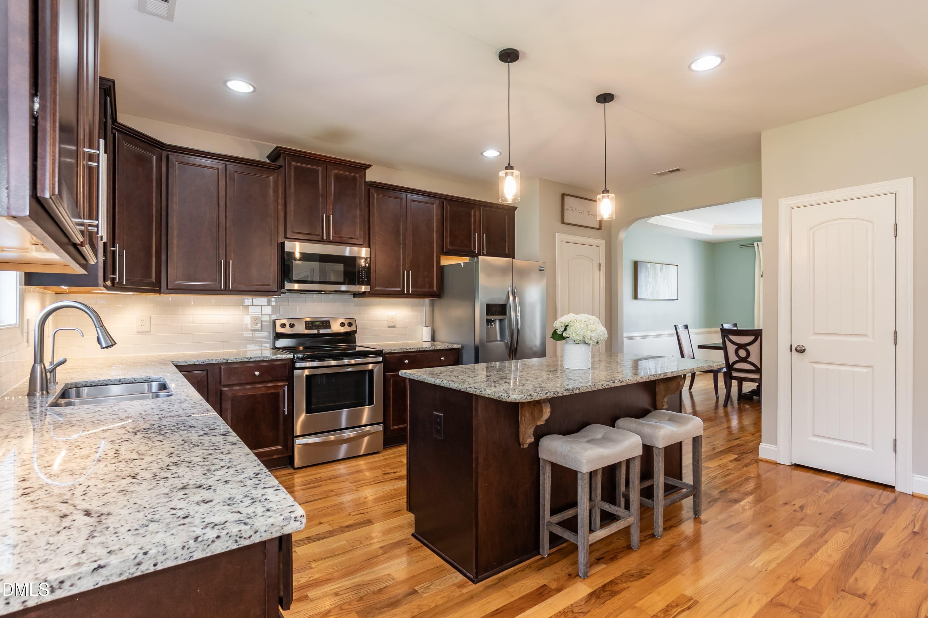 2924 Plantation Glen Drive Property Photo 8